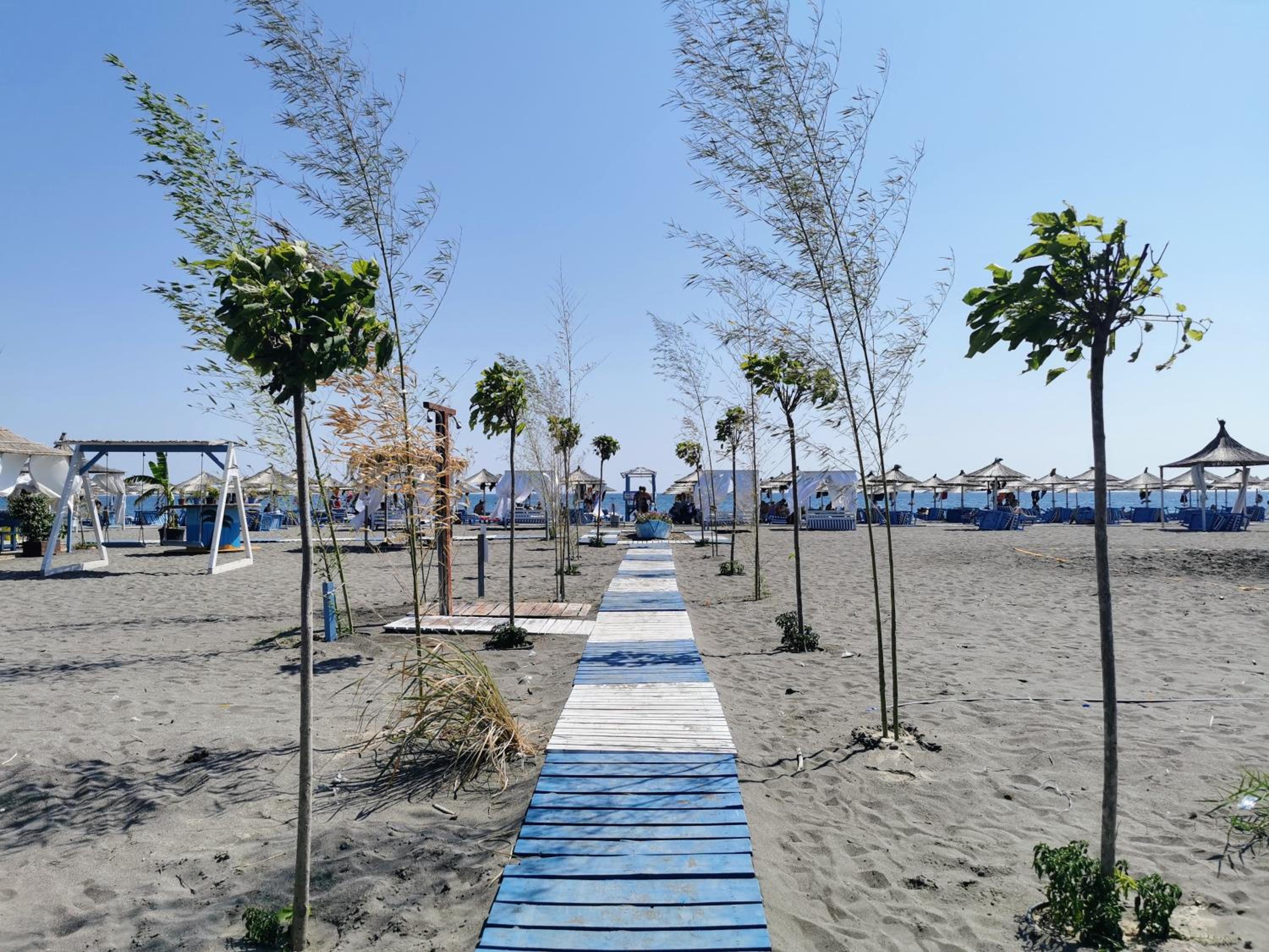 Beachfront, Tirana Guest House photo 3