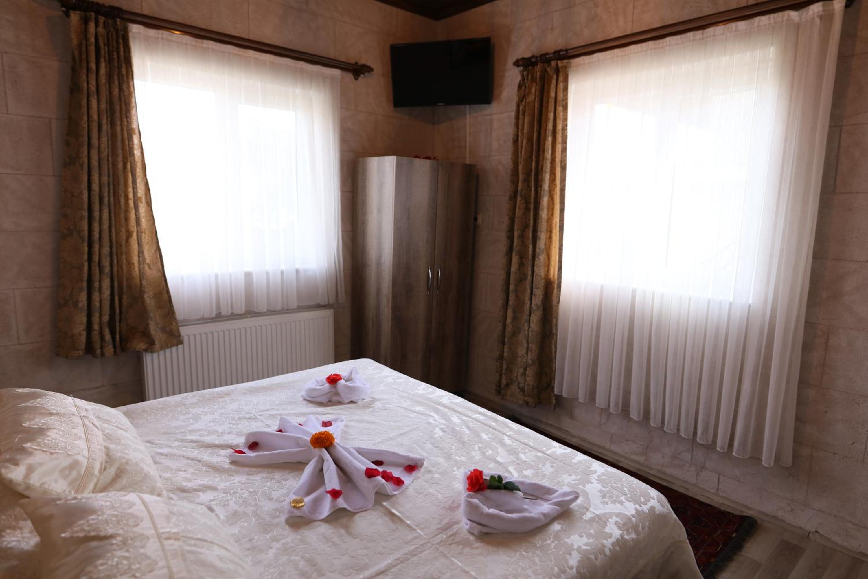 Epoch Stone House - Image 11