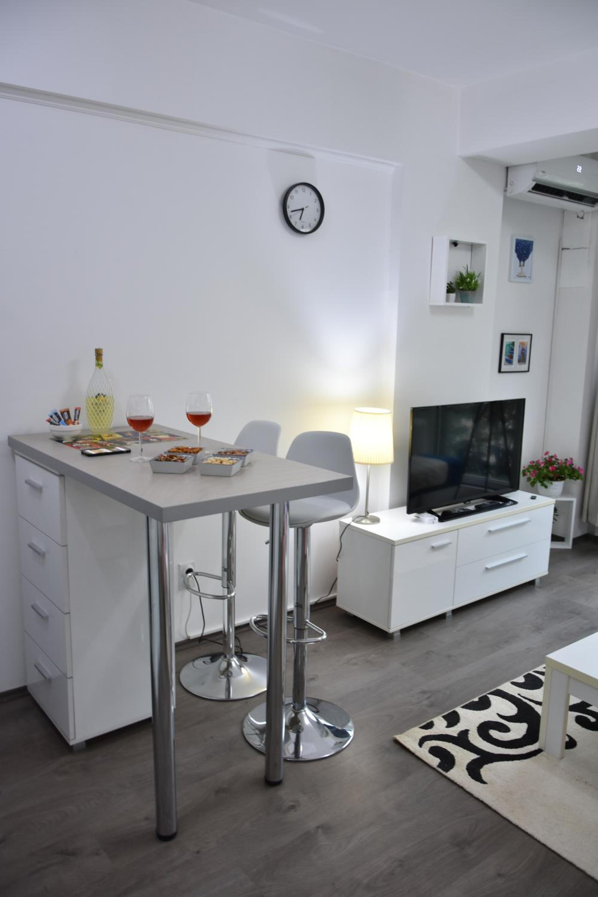 Blue Corner Apartment view 4