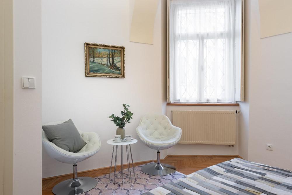 ROSE APARTMENTS / ROMANTIC & COZY / CITY CENTER