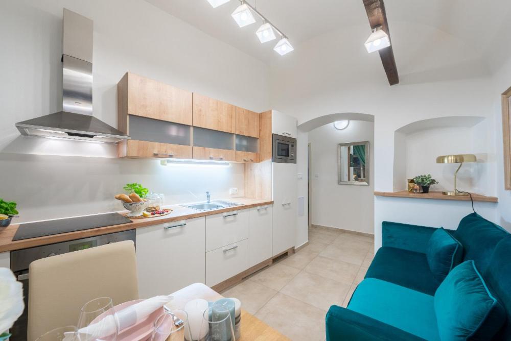 ROSE APARTMENTS / ROMANTIC & COZY / CITY CENTER