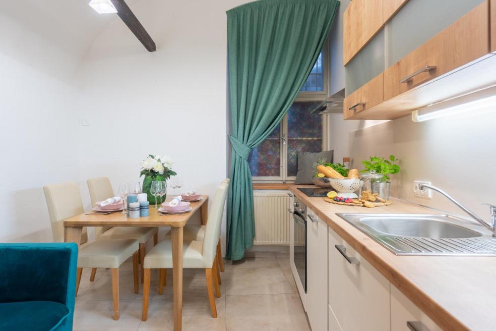 ROSE APARTMENTS / ROMANTIC & COZY / CITY CENTER