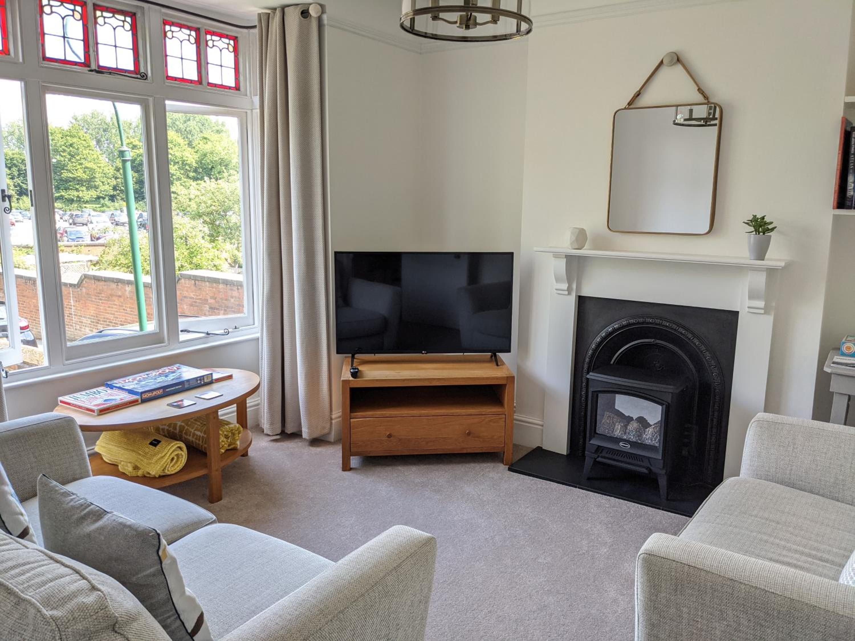 Luxury townhouse in town centre, views, river walk, Free Parking view 5