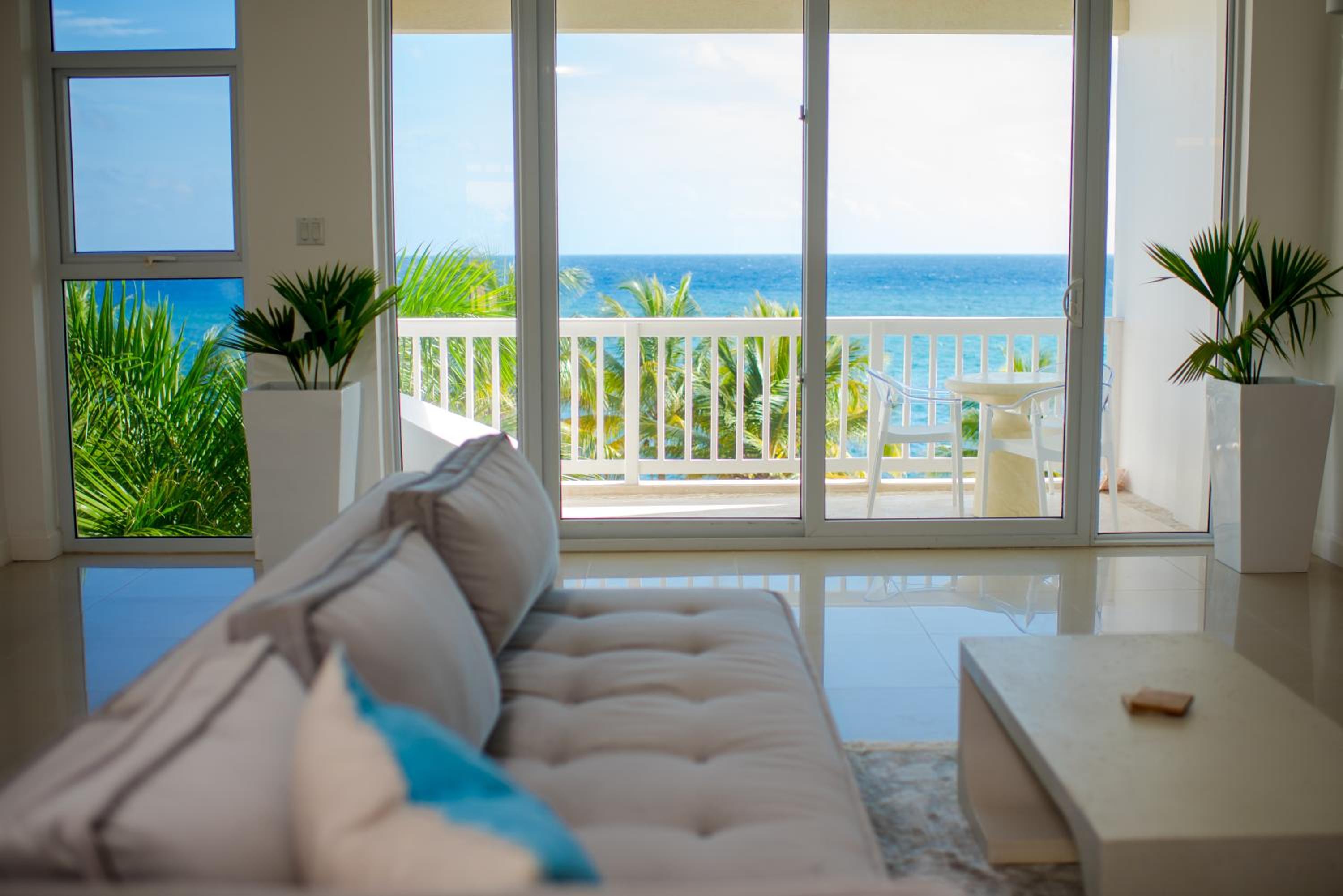 Whispering Seas Oceanfront Suite