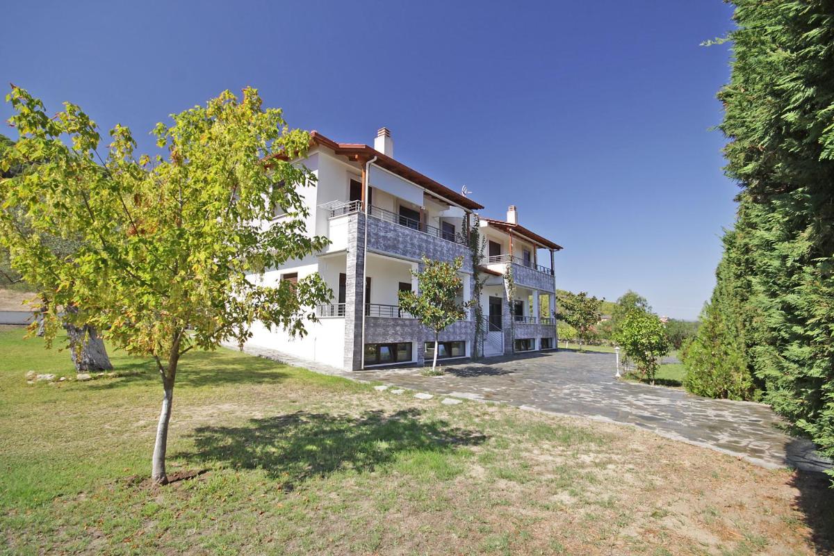 Adonis Family Forest House photo 2