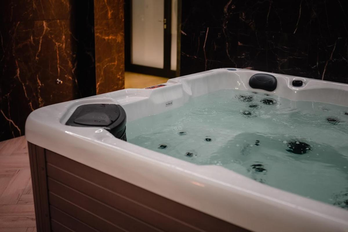 Jacuzzi