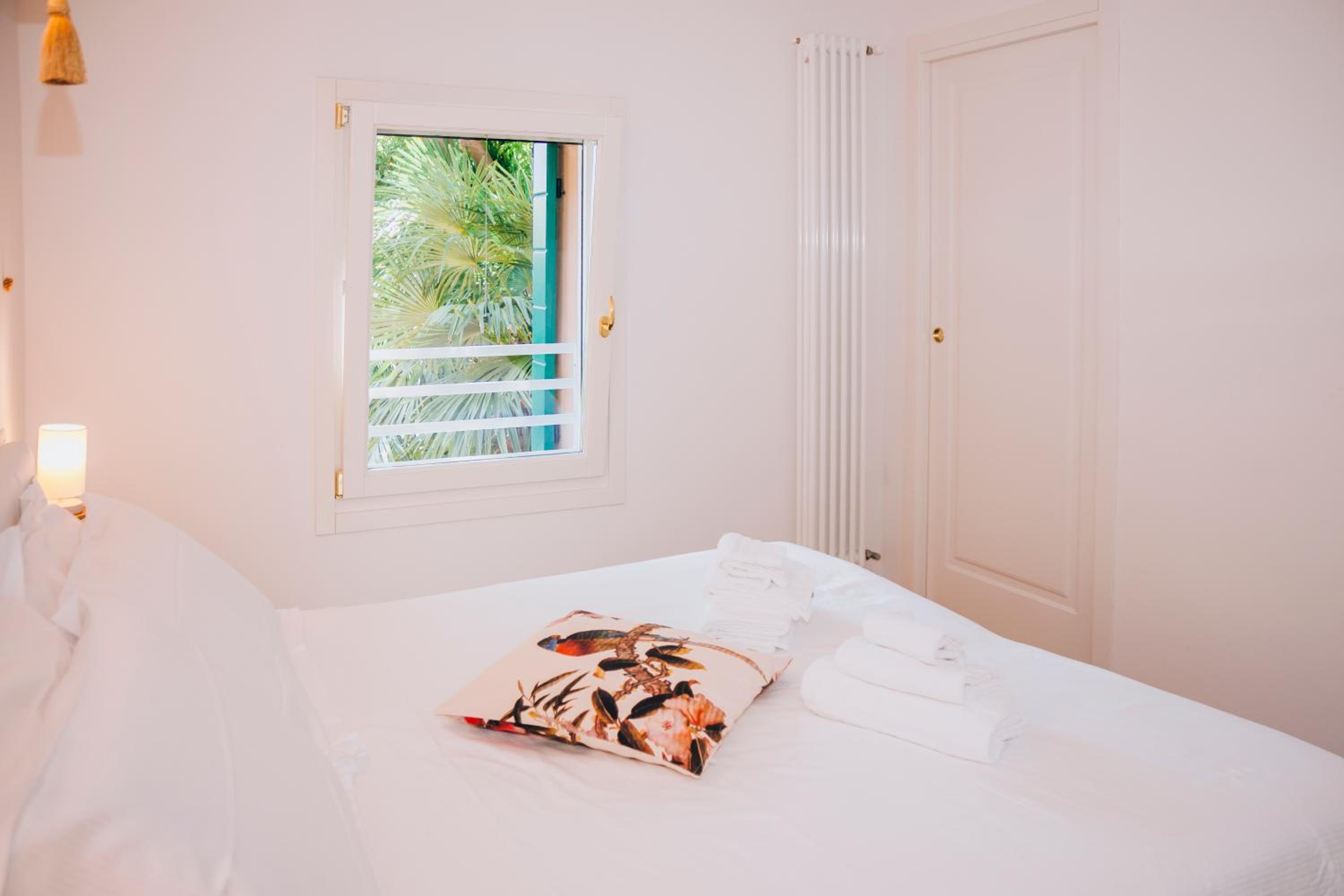 Guggenheim Luxury Suites By Bricola Apartments