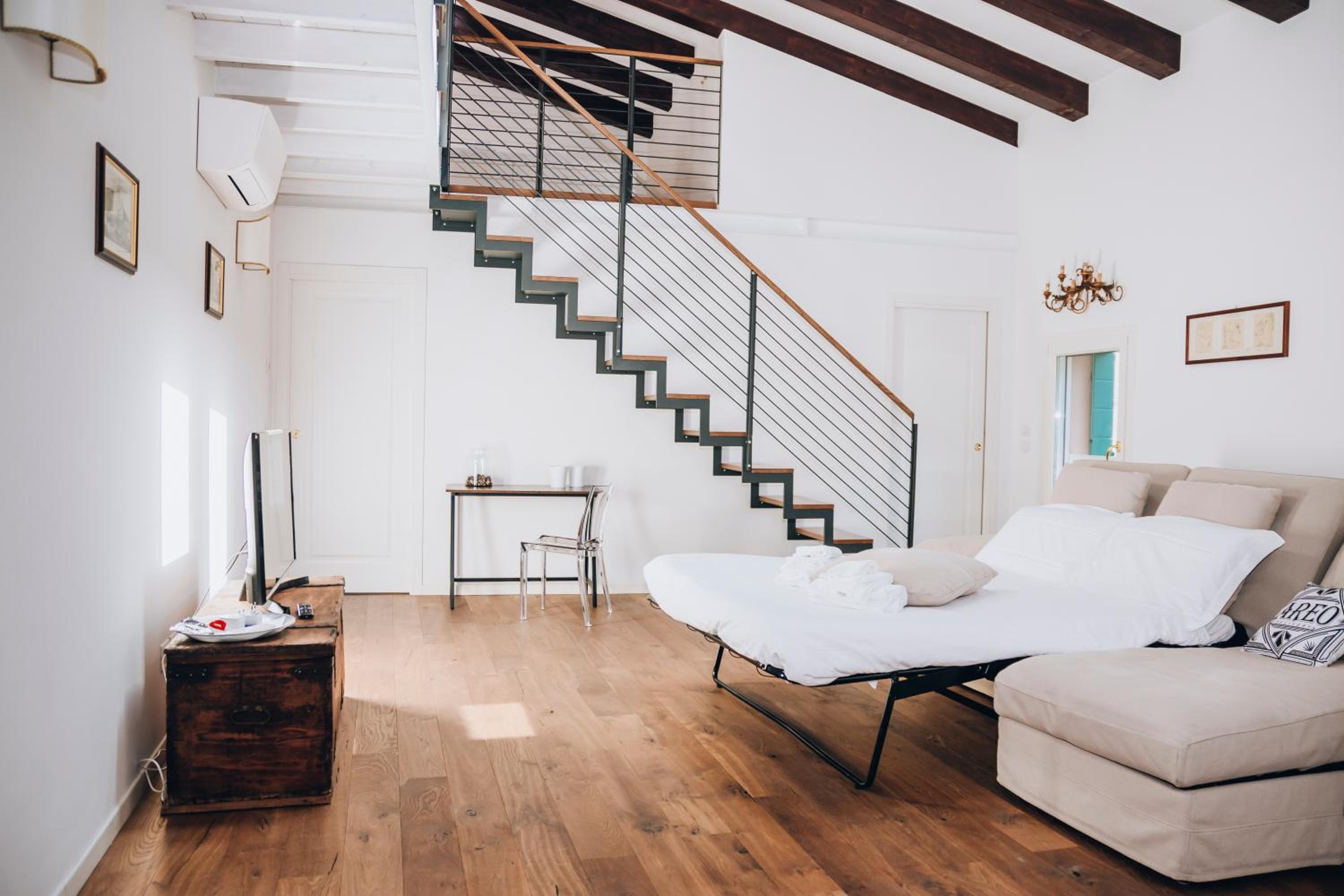 Guggenheim Luxury Suites By Bricola Apartments