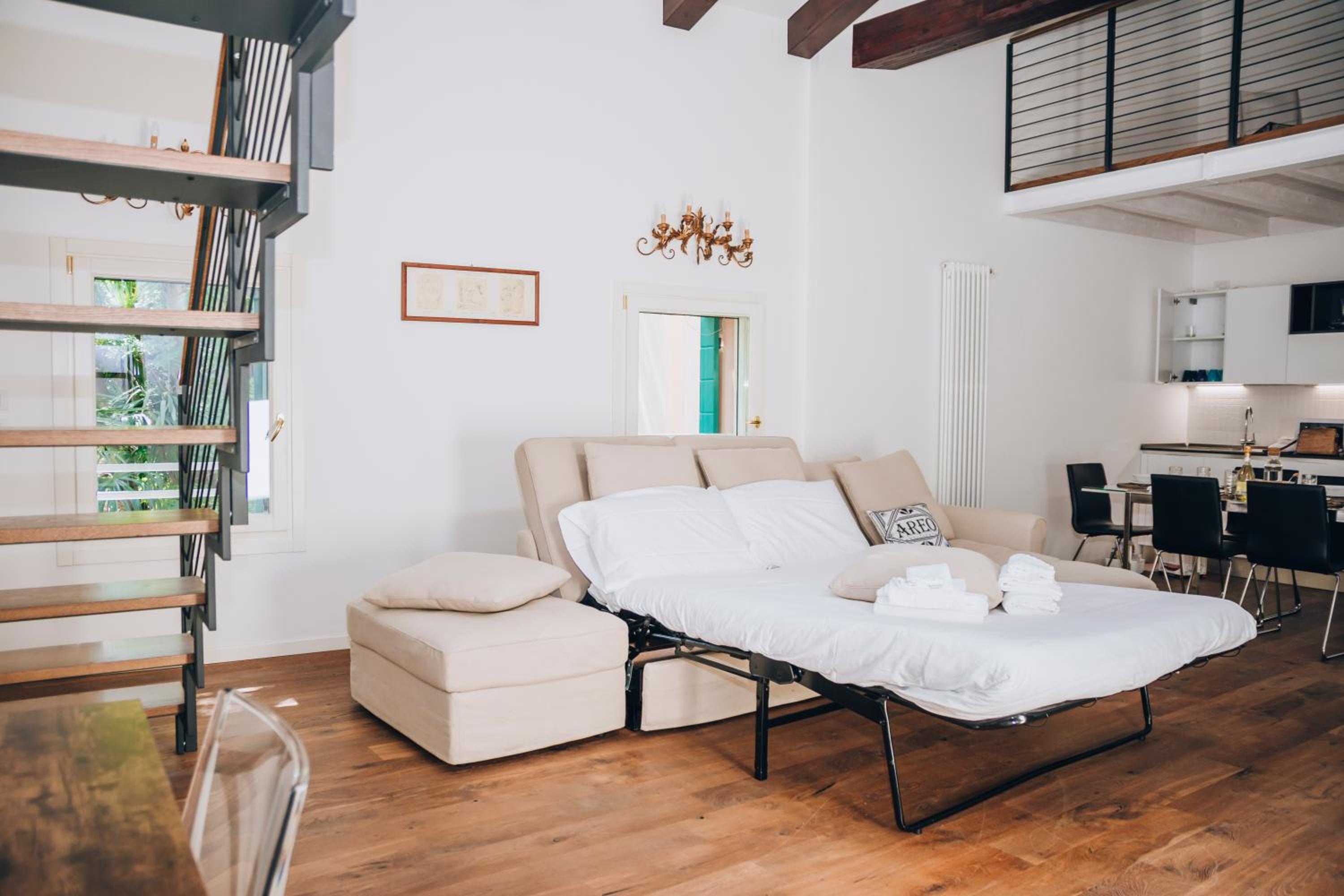 Guggenheim Luxury Suites By Bricola Apartments