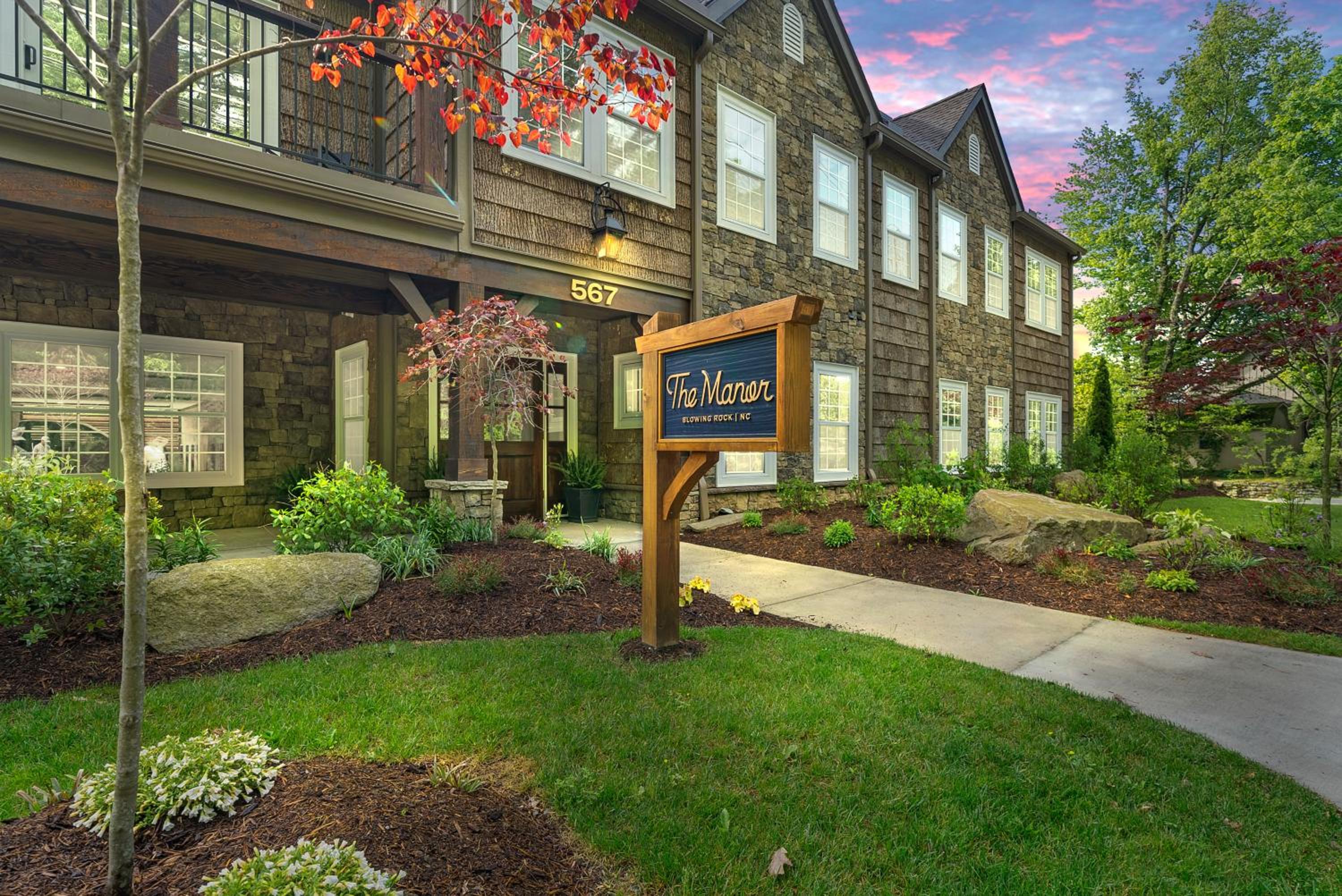 Hotel The Blowing Rock Manor - Image 1