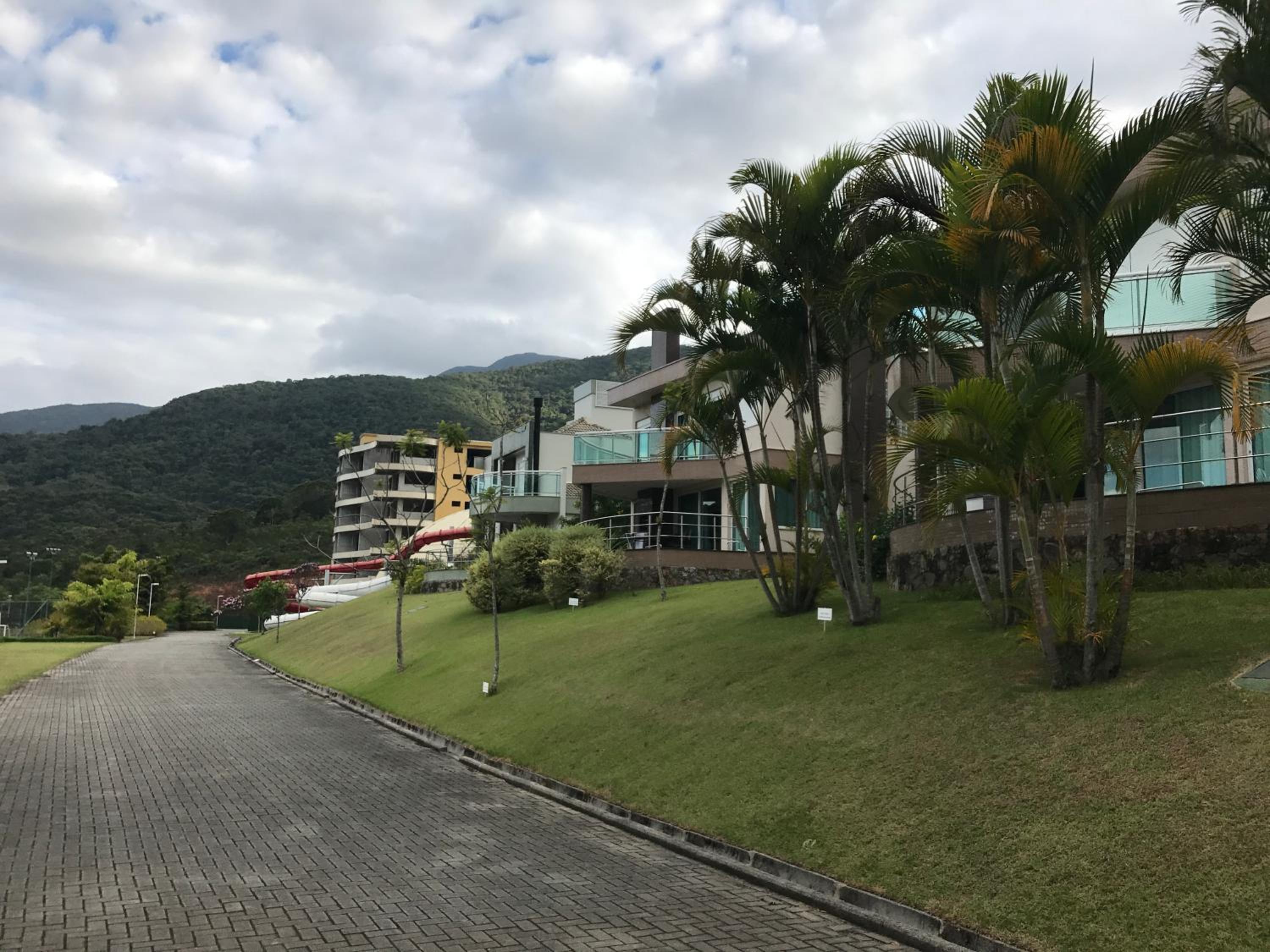 Belíssimo resort com águas termais