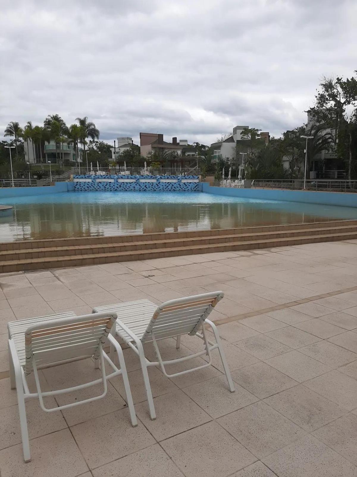 Belíssimo resort com águas termais