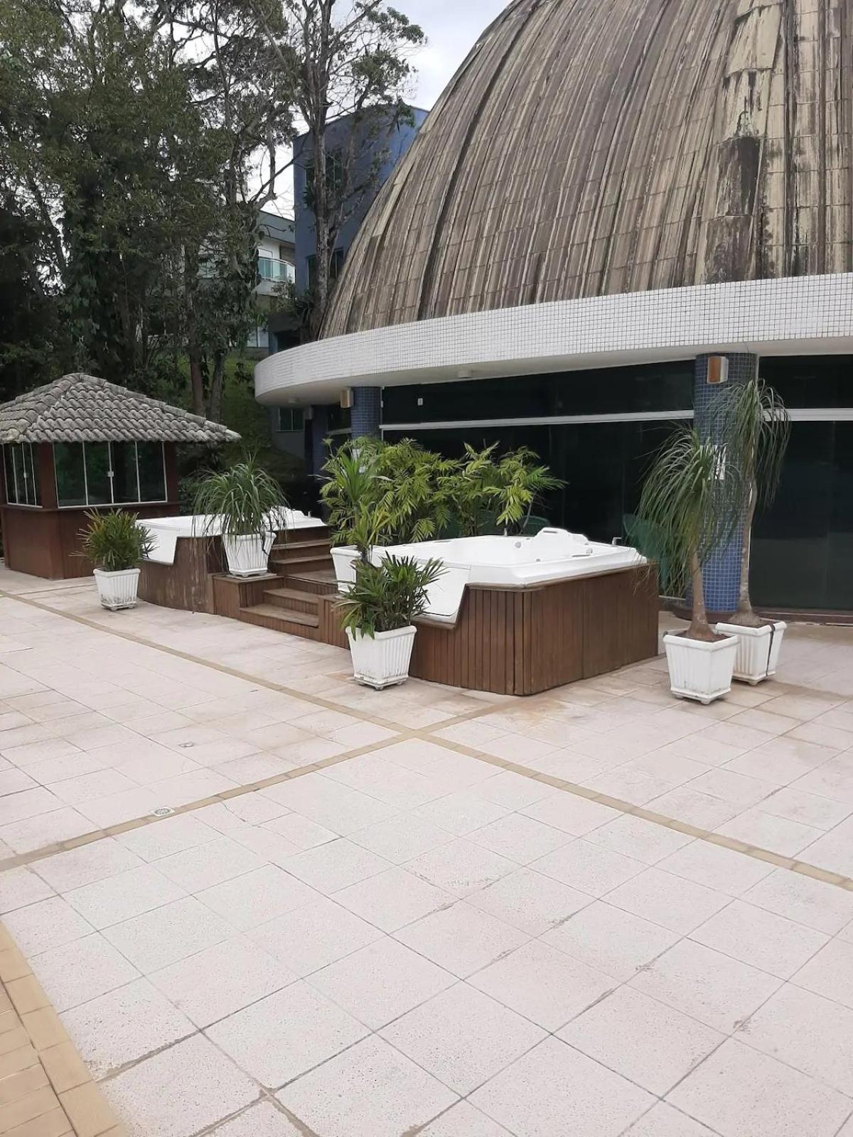 Belíssimo resort com águas termais