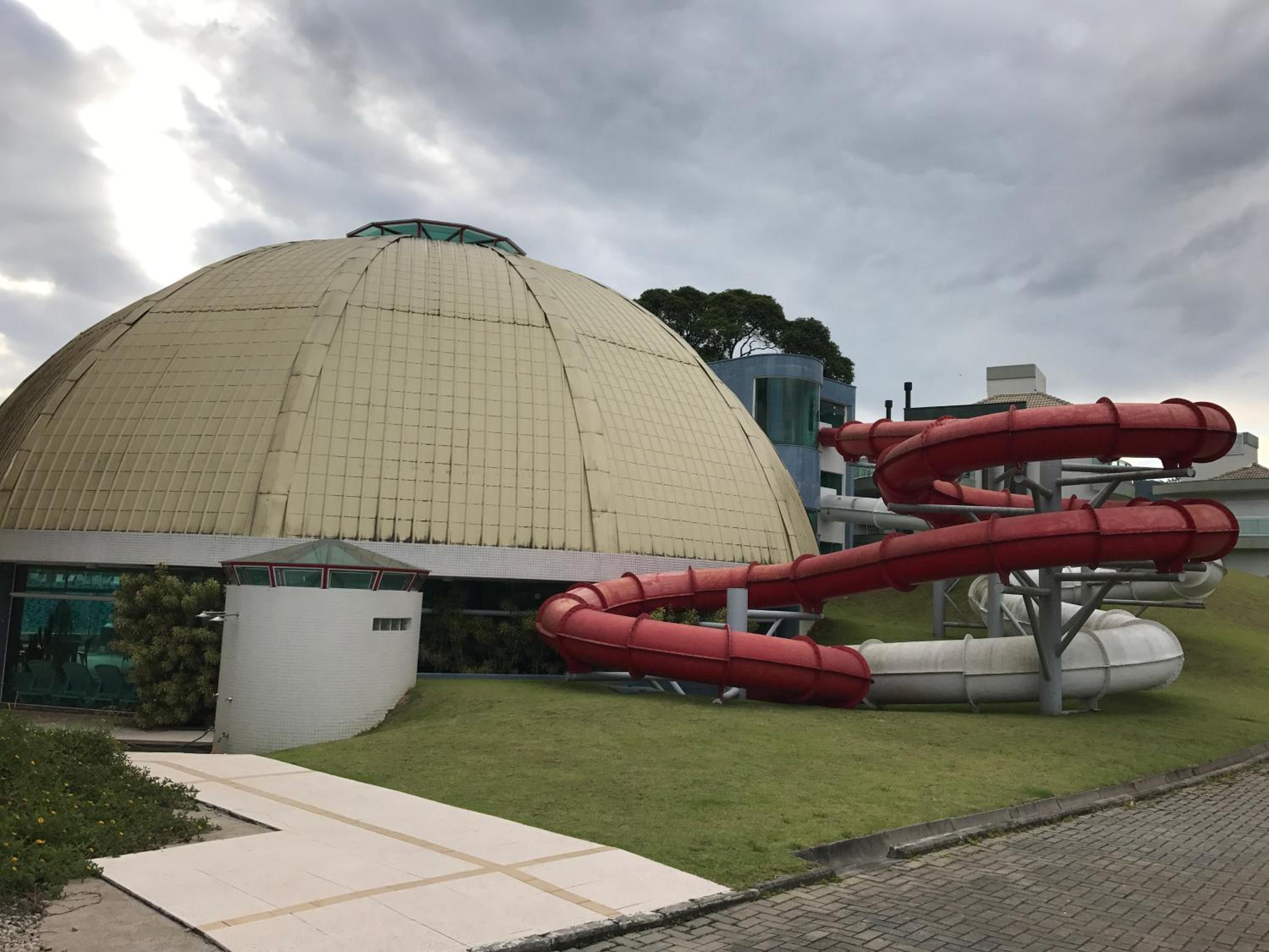 Belíssimo resort com águas termais