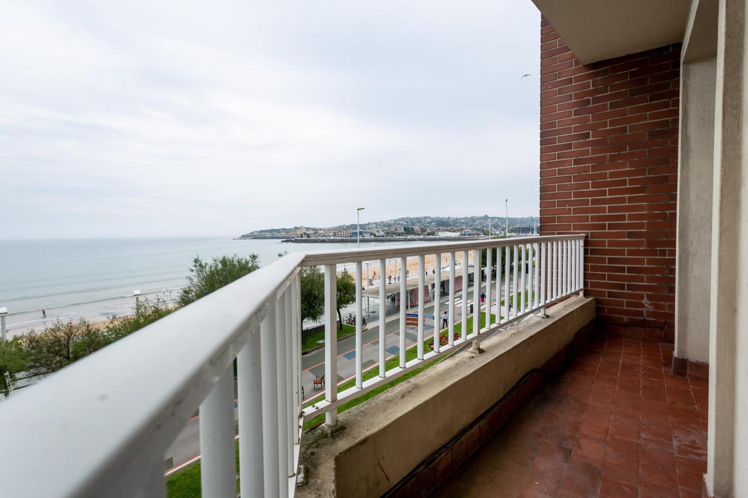 GRAN APARTAMENTO EN PRIMERA LINEA DE PLAYA