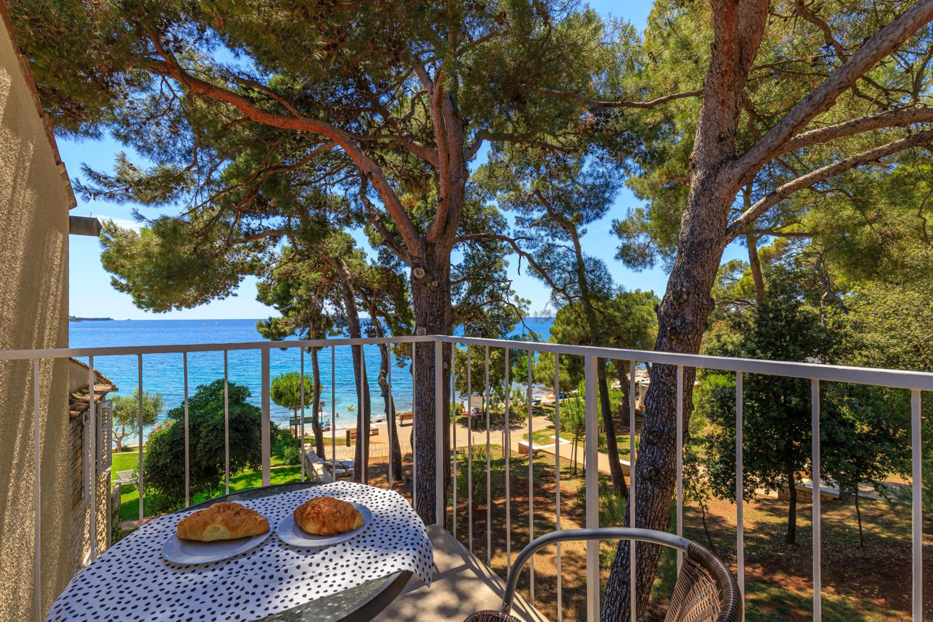 Al Mare Apartments