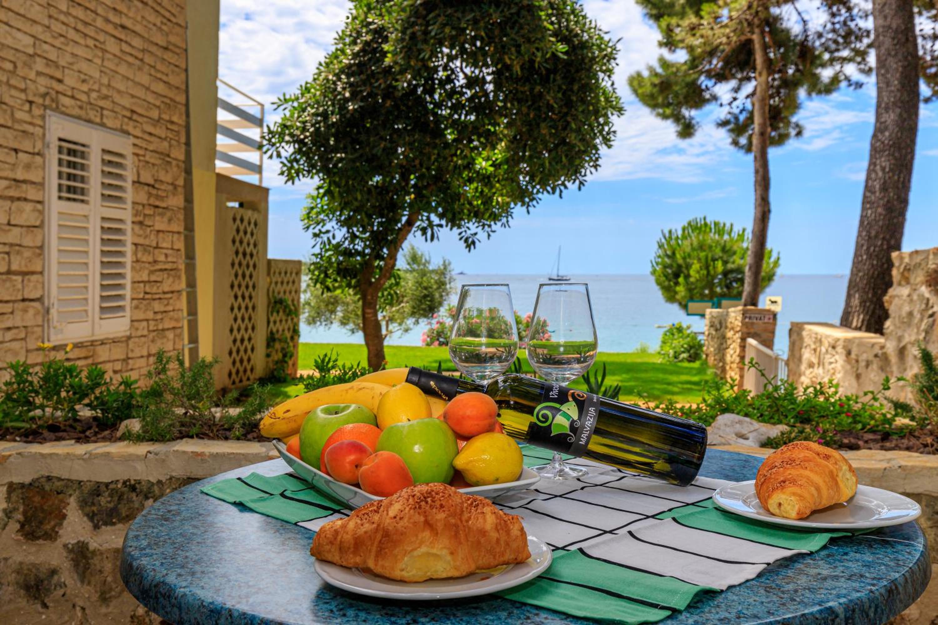 Al Mare Apartments