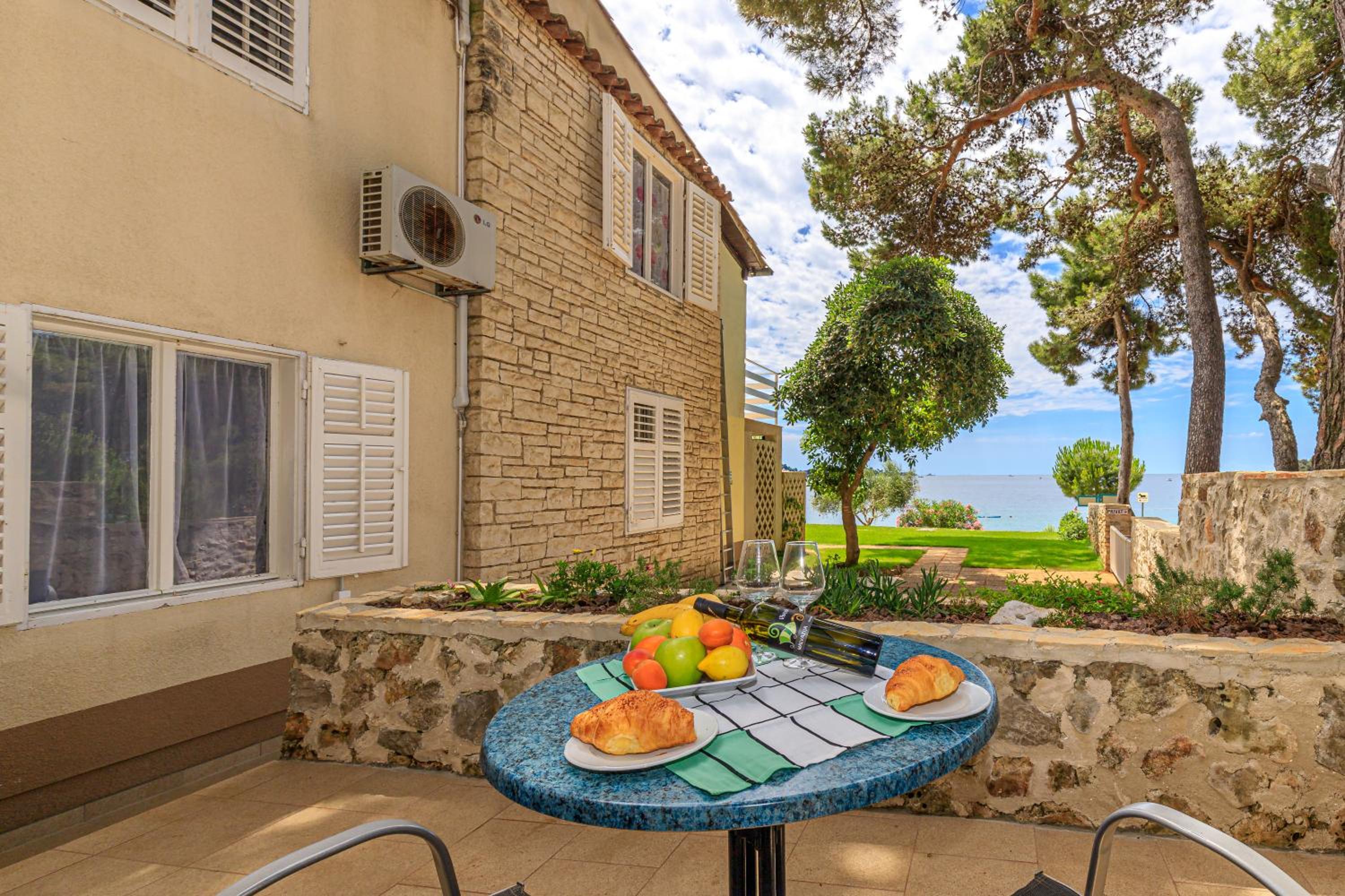 Al Mare Apartments