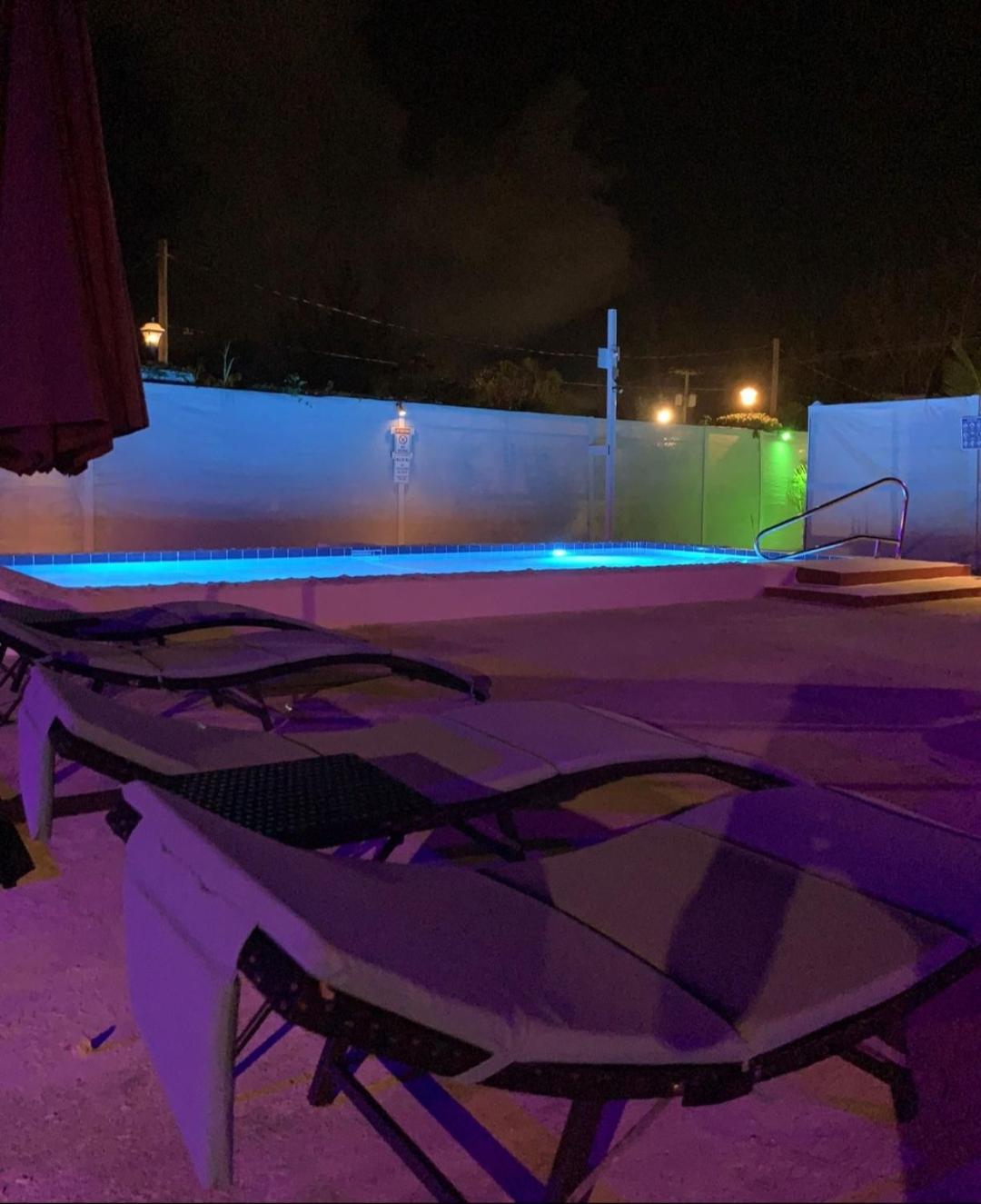 BELL At The Airport Suites Adults Only - Free Airport Transportation