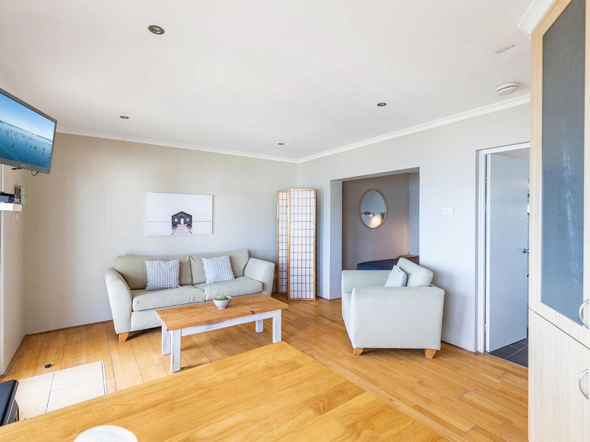 Blue Vista,9,13 Victoria Parade - Studio with stunning water views and air conditioning