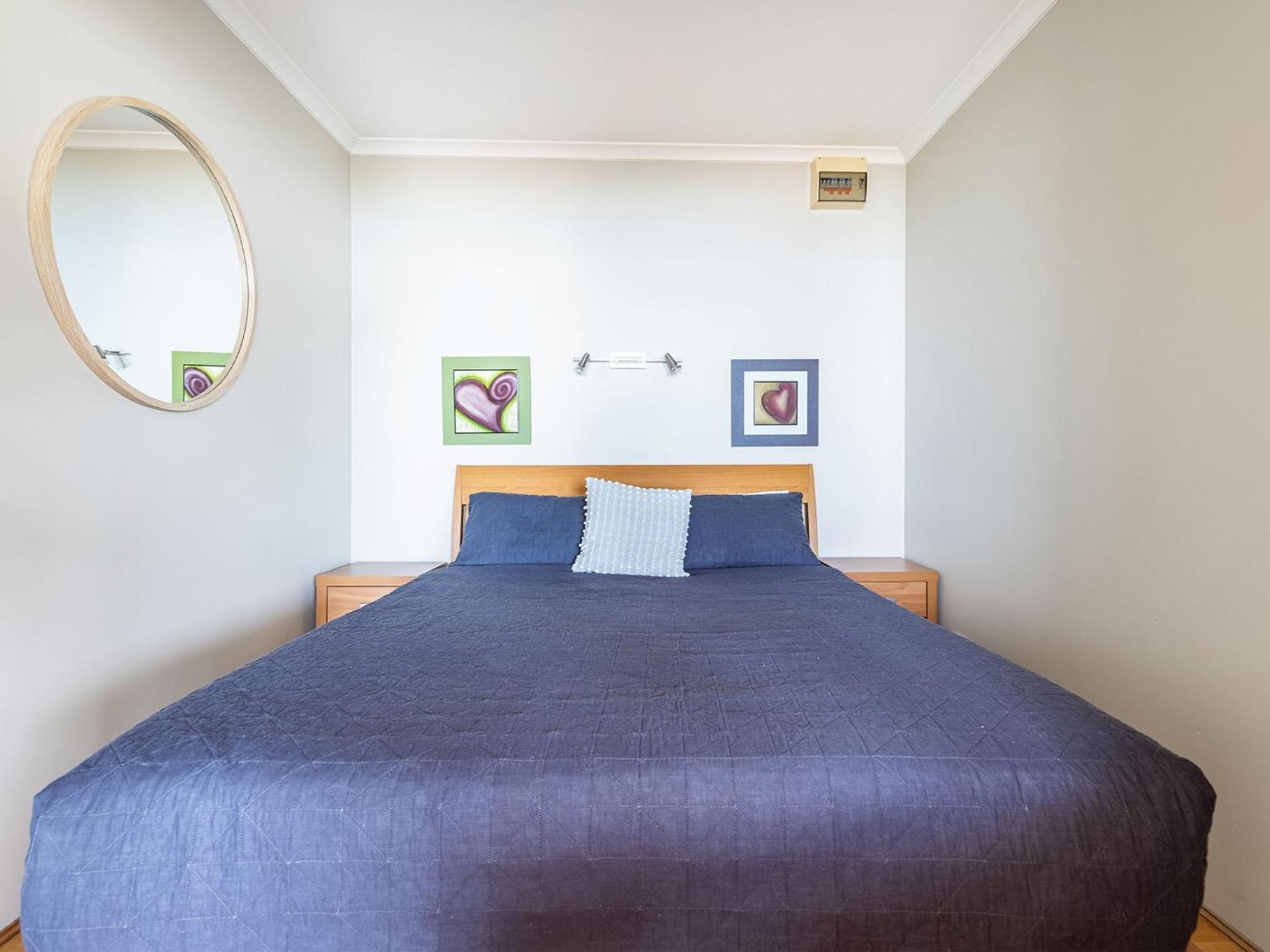 Blue Vista,9,13 Victoria Parade - Studio with stunning water views and air conditioning
