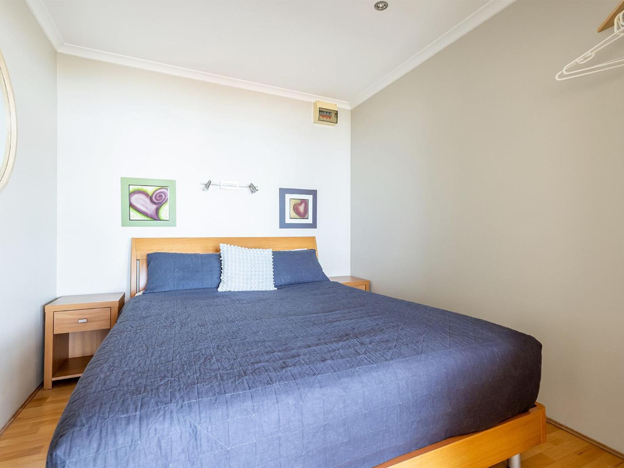 Blue Vista,9,13 Victoria Parade - Studio with stunning water views and air conditioning