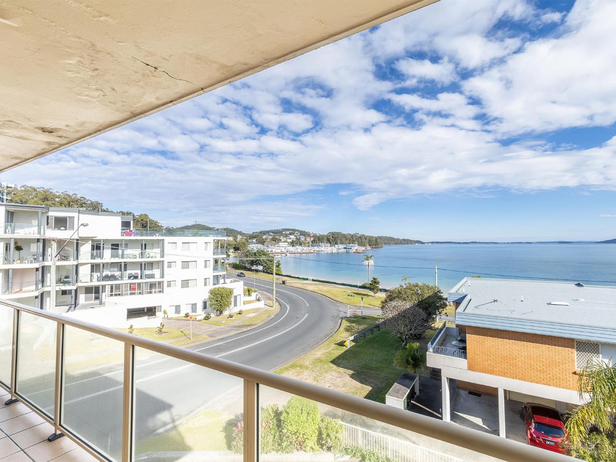 Blue Vista,9,13 Victoria Parade - Studio with stunning water views and air conditioning