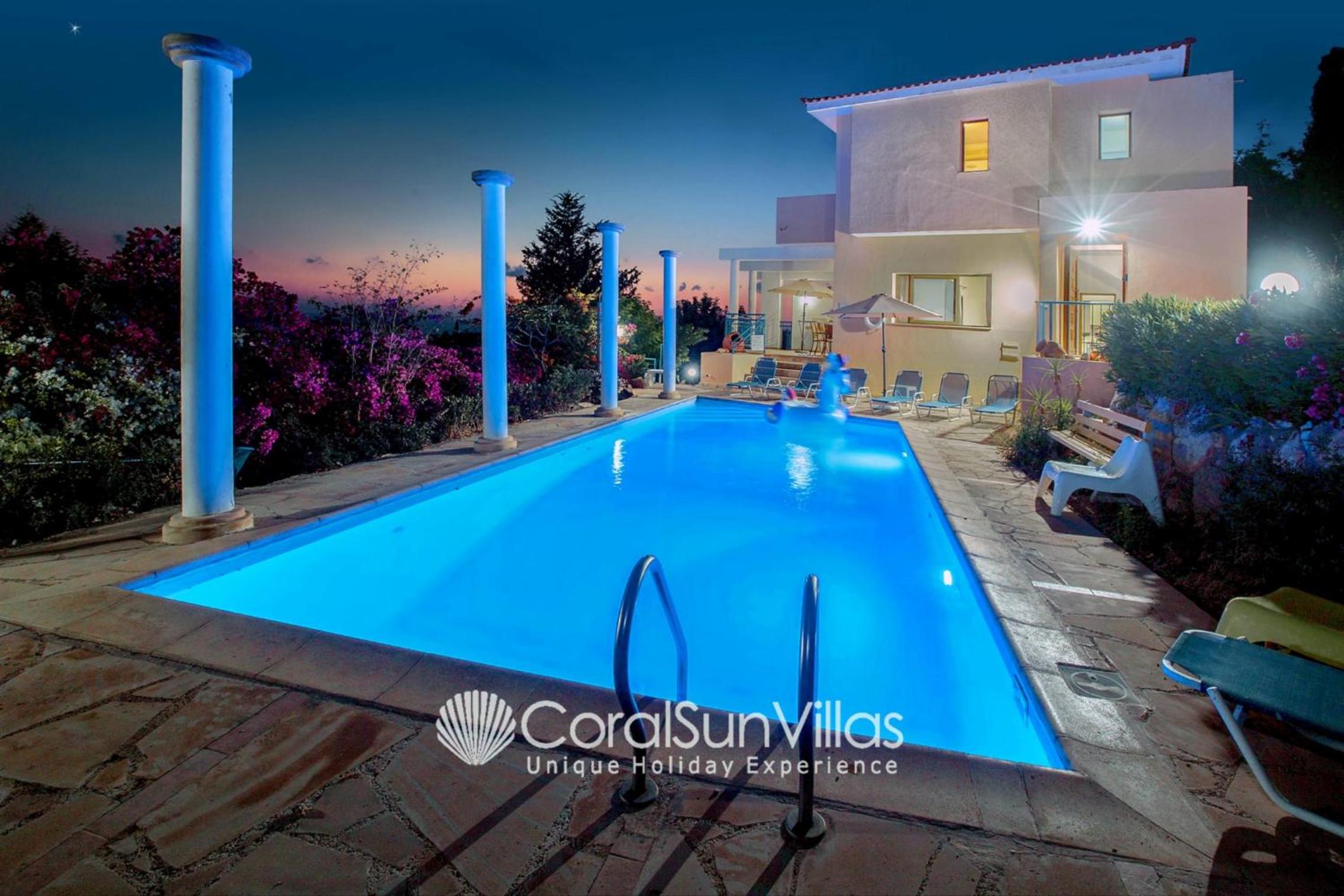 Wonderful quiet area, Completely Privacy, Large Private Pool, Colourful Garden