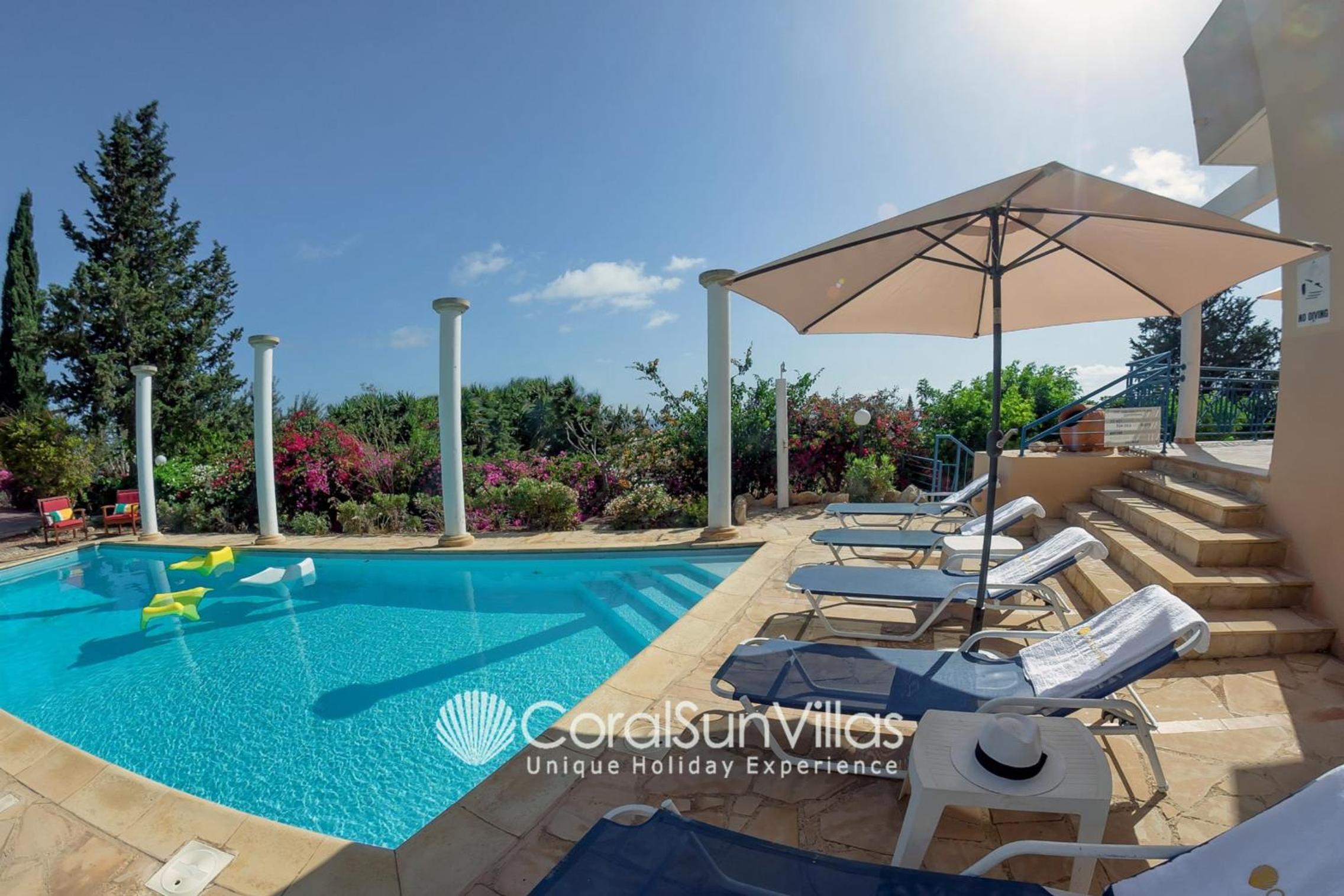 Wonderful quiet area, Completely Privacy, Large Private Pool, Colourful Garden