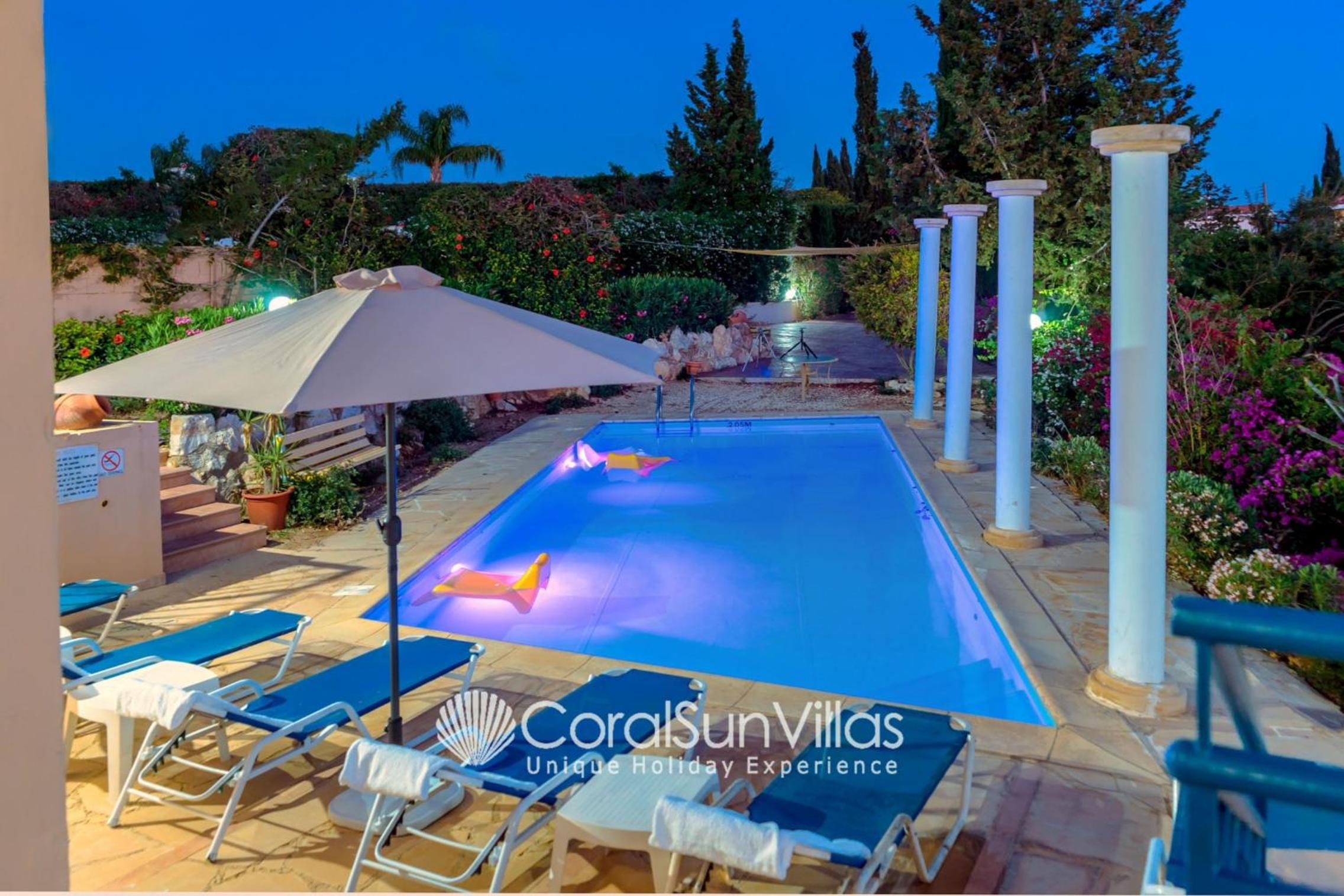 Wonderful quiet area, Completely Privacy, Large Private Pool, Colourful Garden