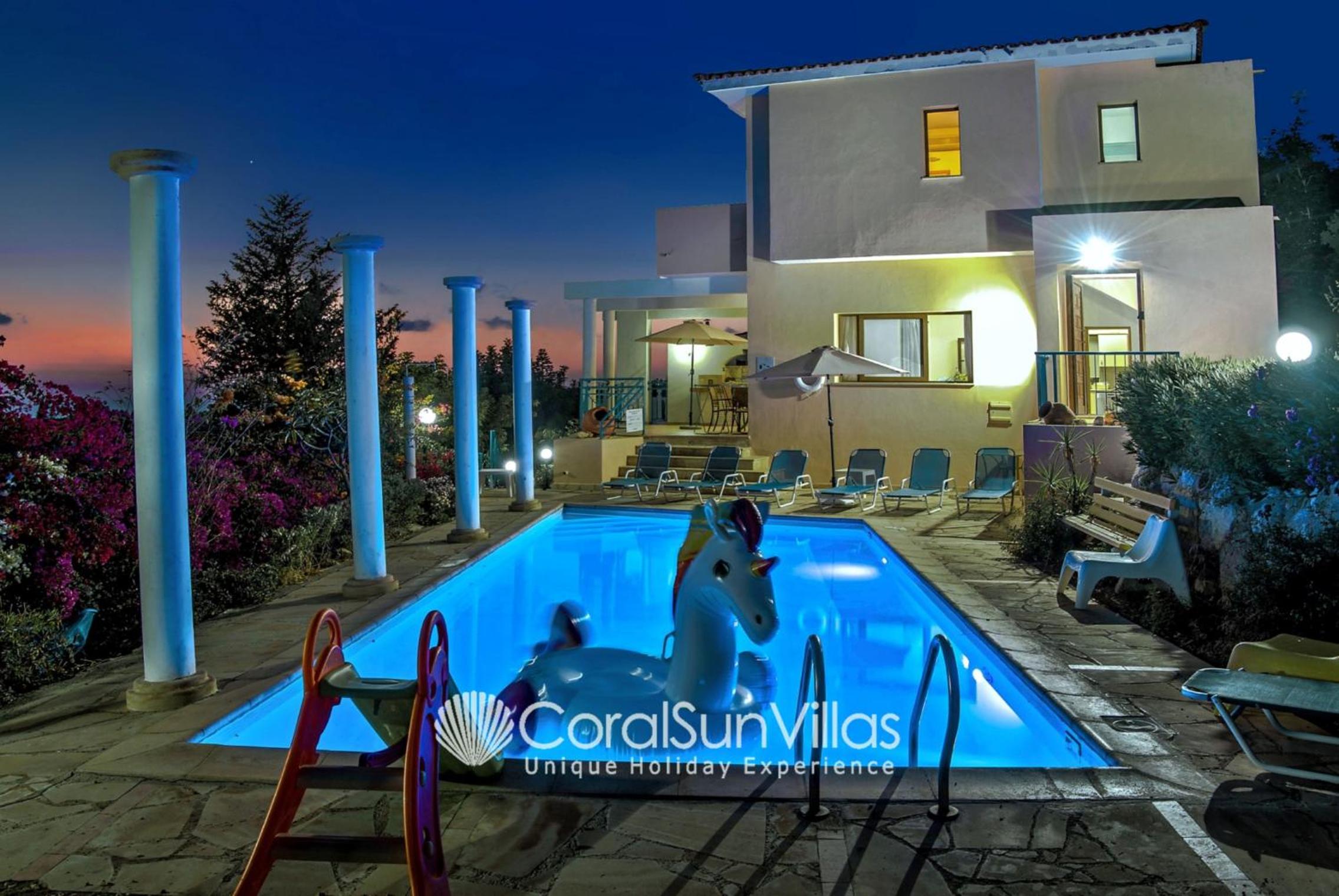 Wonderful quiet area, Completely Privacy, Large Private Pool, Colourful Garden