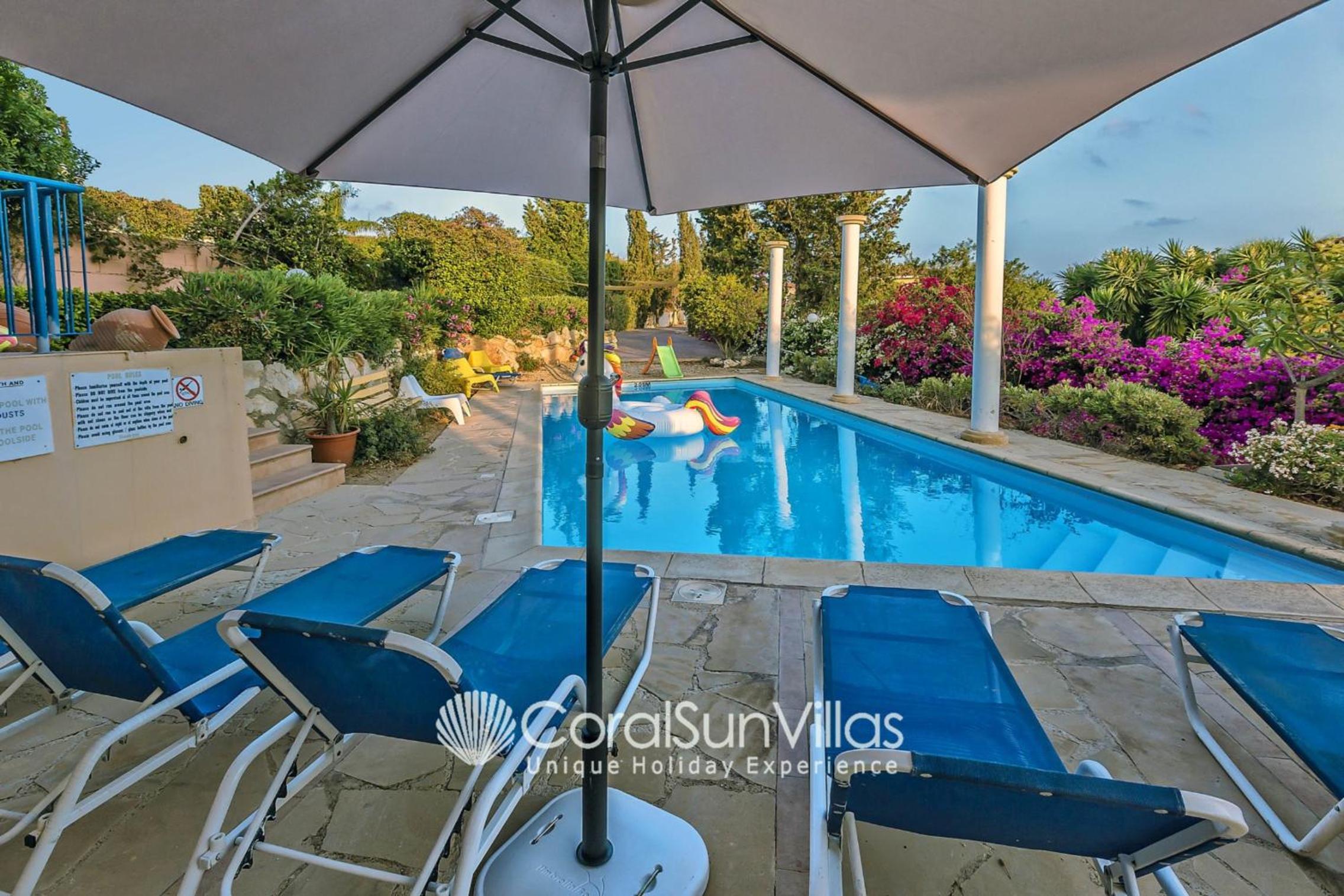 Wonderful quiet area, Completely Privacy, Large Private Pool, Colourful Garden