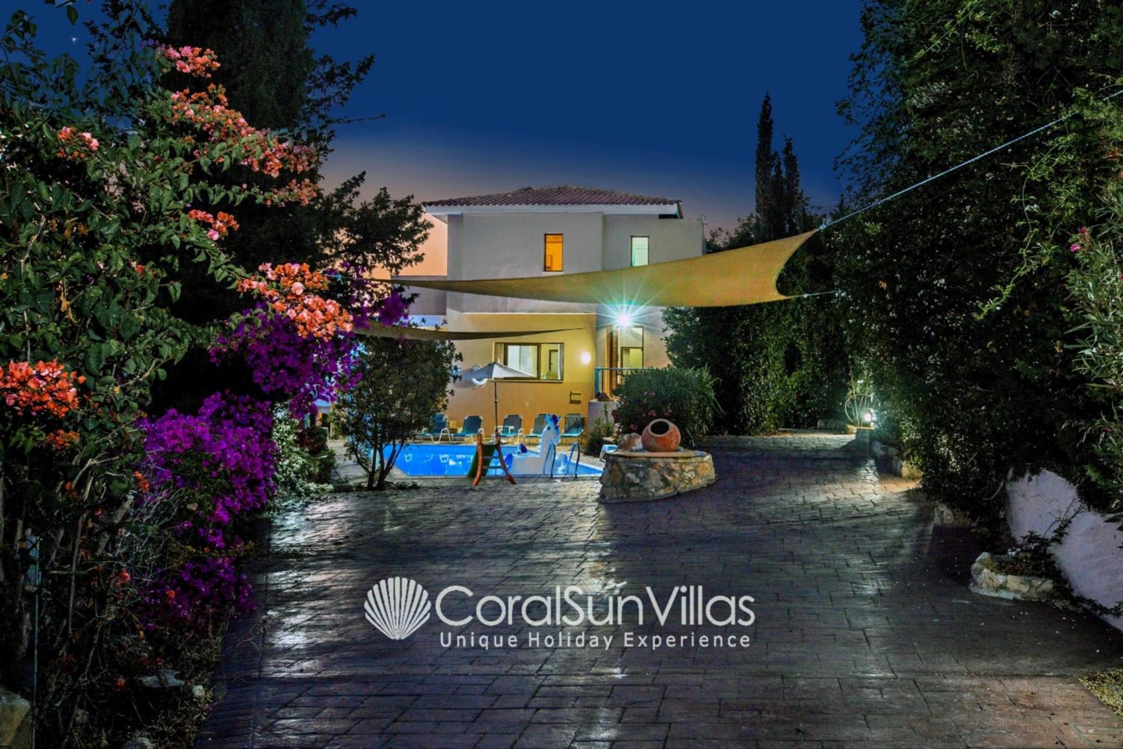 Wonderful quiet area, Completely Privacy, Large Private Pool, Colourful Garden