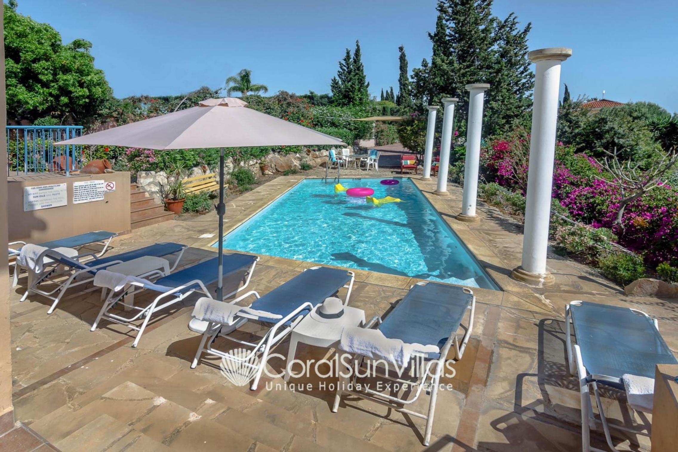 Wonderful quiet area, Completely Privacy, Large Private Pool, Colourful Garden