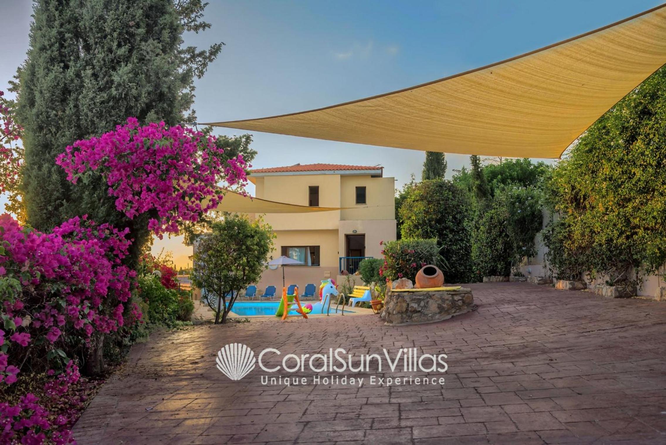 Wonderful quiet area, Completely Privacy, Large Private Pool, Colourful Garden