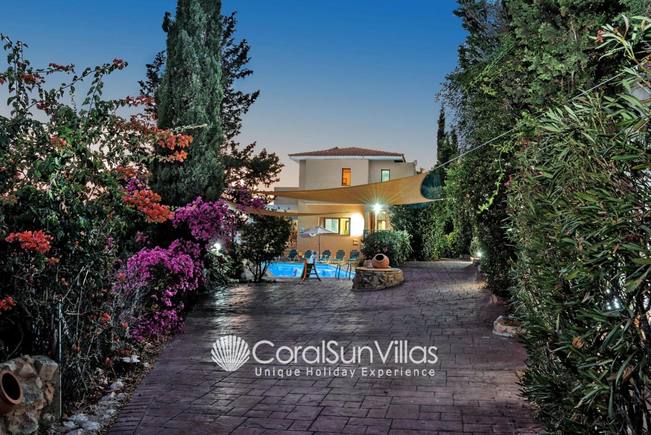 Wonderful quiet area, Completely Privacy, Large Private Pool, Colourful Garden