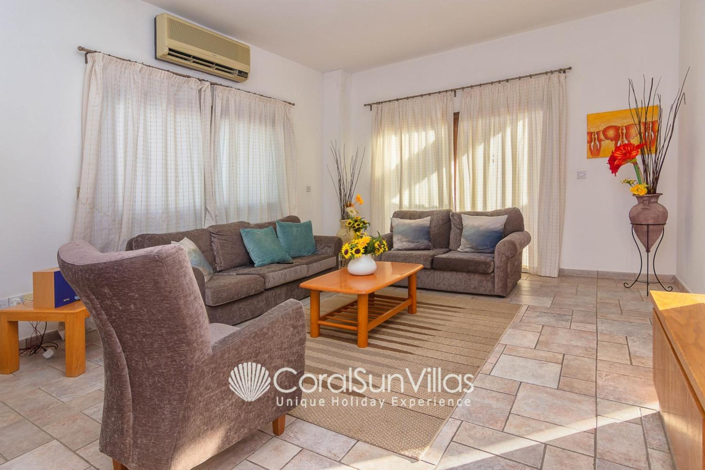 Wonderful quiet area, Completely Privacy, Large Private Pool, Colourful Garden