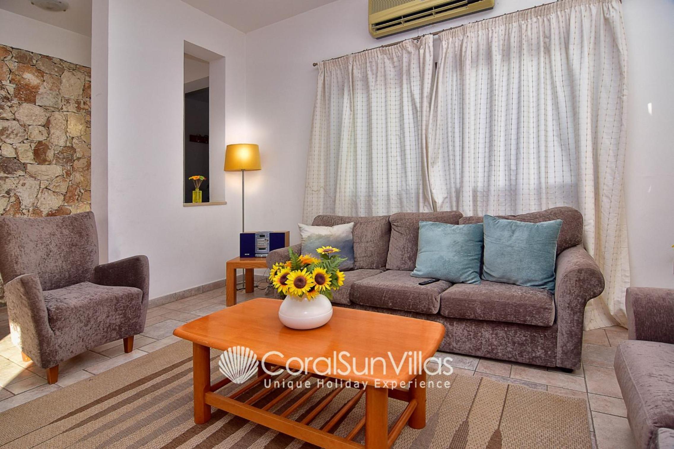 Wonderful quiet area, Completely Privacy, Large Private Pool, Colourful Garden