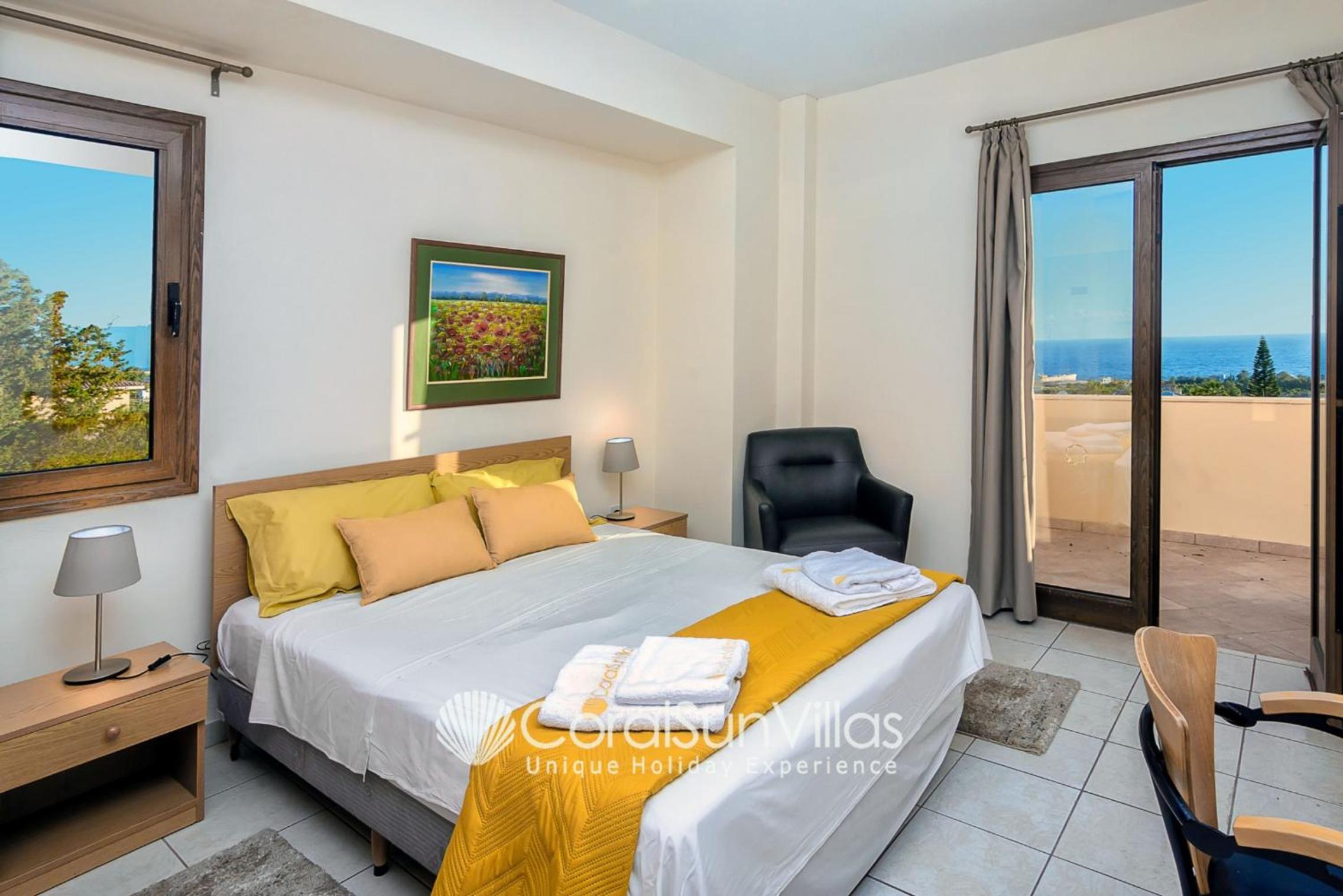 Wonderful quiet area, Completely Privacy, Large Private Pool, Colourful Garden