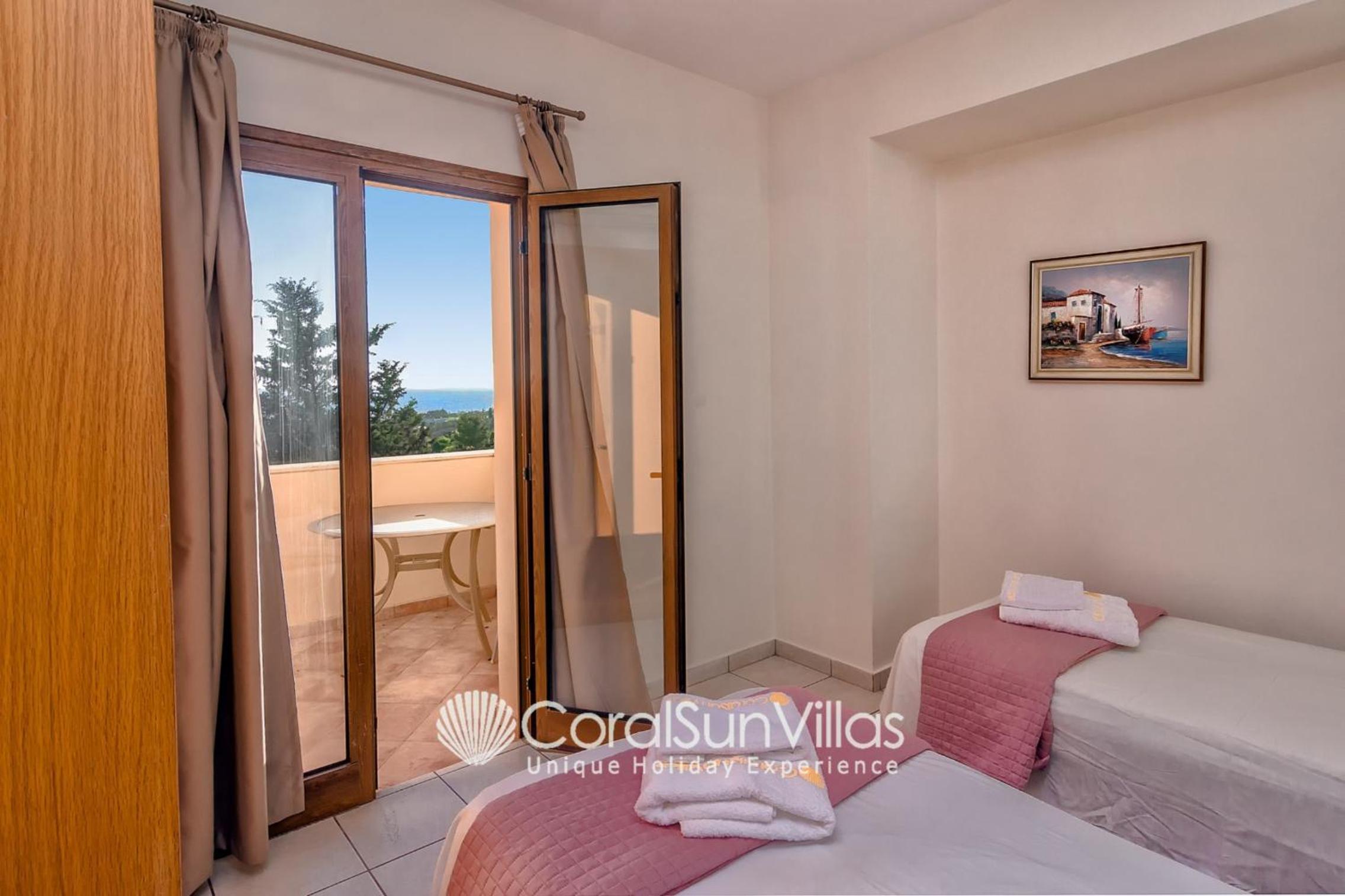 Wonderful quiet area, Completely Privacy, Large Private Pool, Colourful Garden