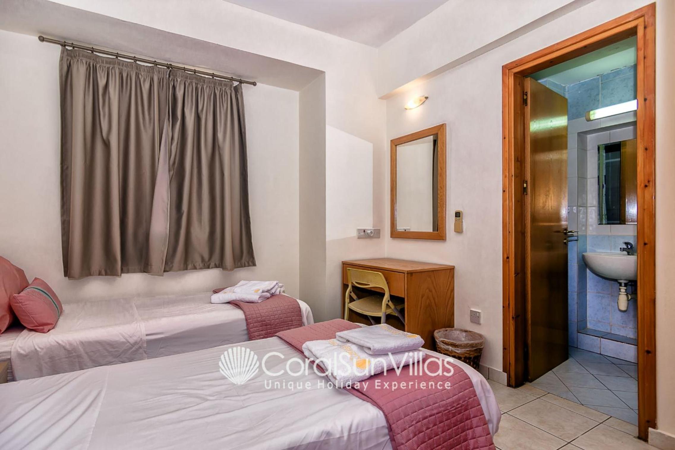 Wonderful quiet area, Completely Privacy, Large Private Pool, Colourful Garden