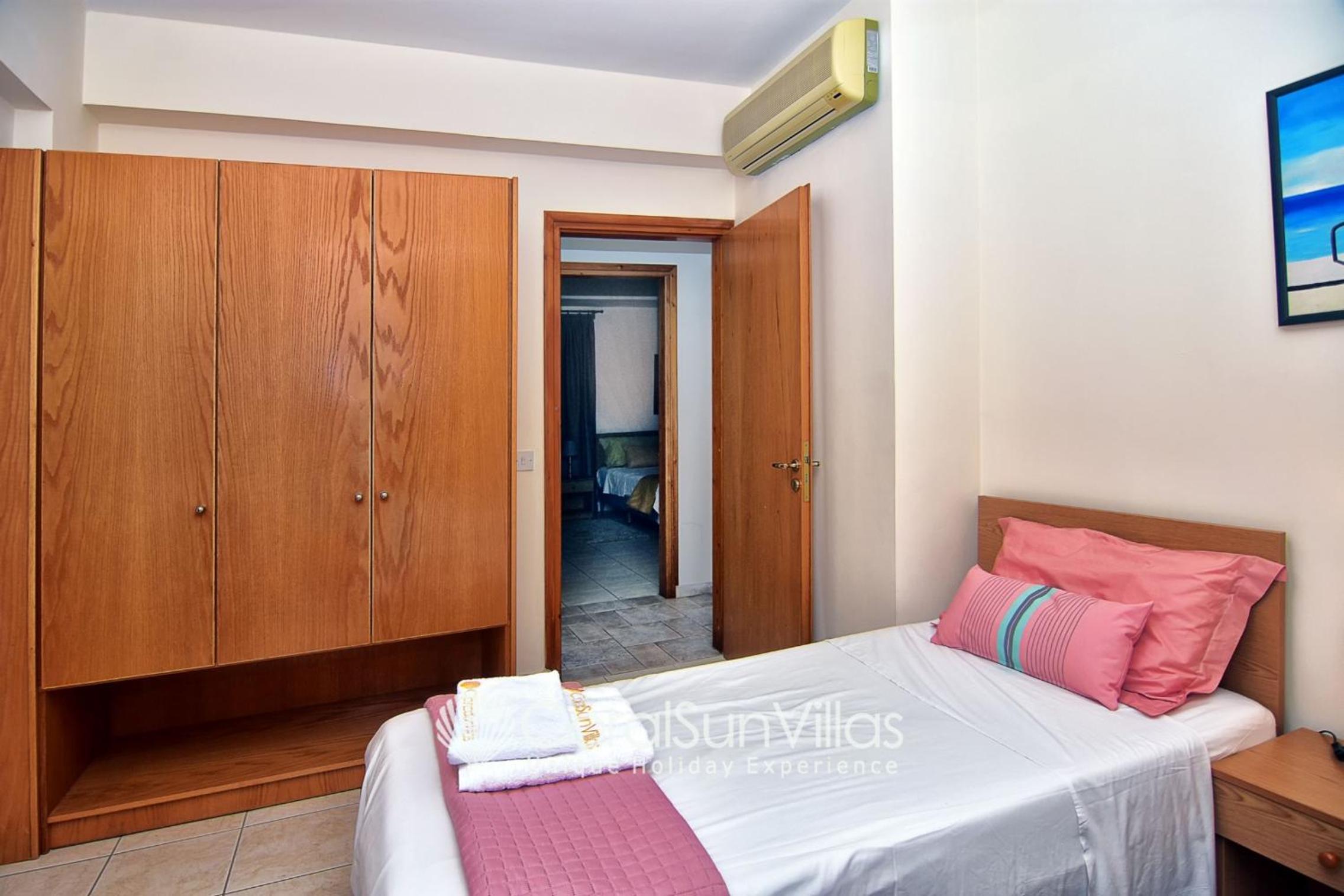 Wonderful quiet area, Completely Privacy, Large Private Pool, Colourful Garden