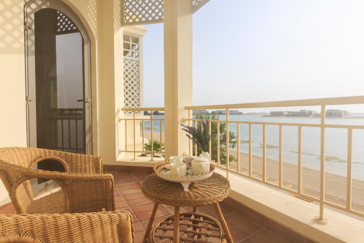 The S Holiday Homes - Stunning 5 Bedrooms Villa at the Palm Jumeirah with Private Beach and Pool