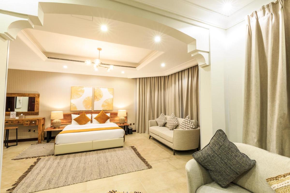 The S Holiday Homes - Stunning 5 Bedrooms Villa at the Palm Jumeirah with Private Beach and Pool
