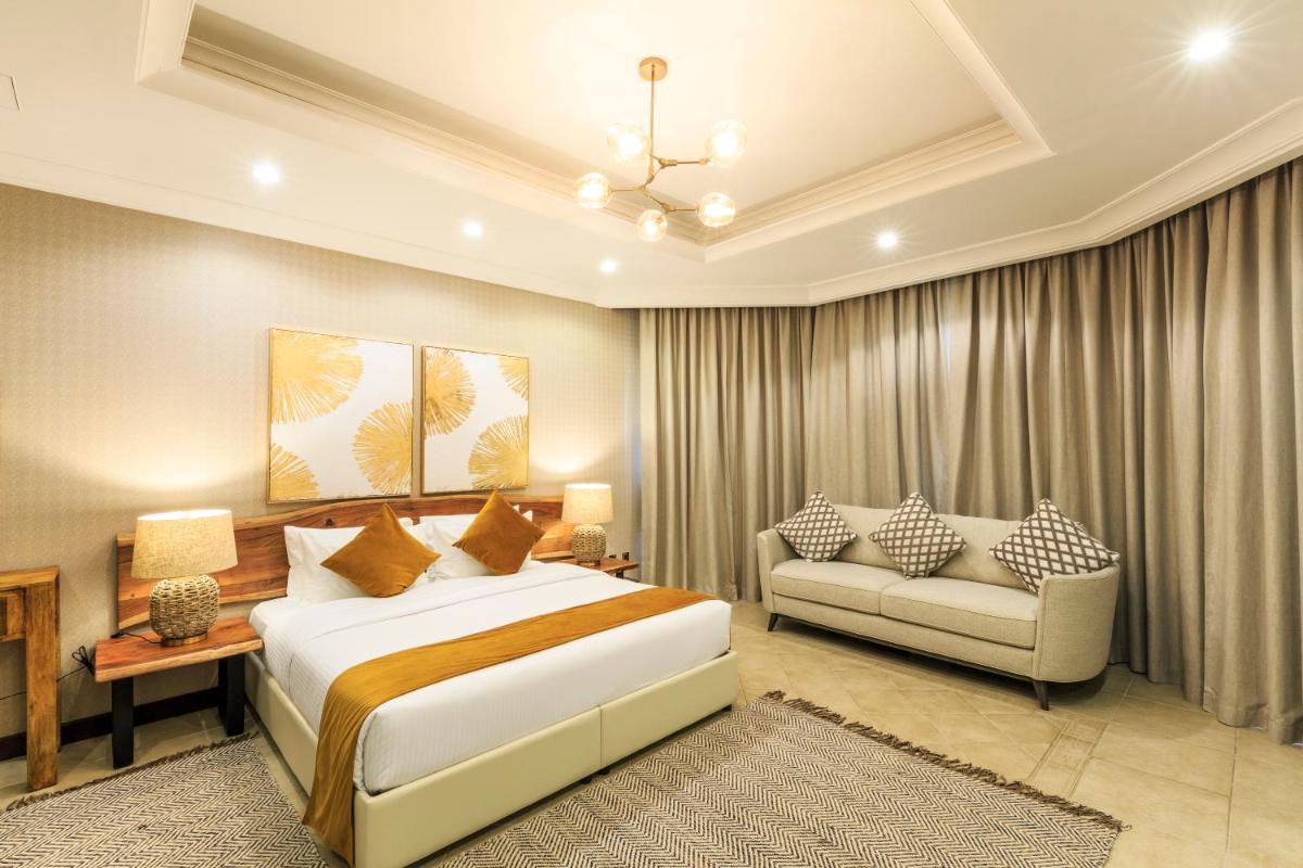 The S Holiday Homes - Stunning 5 Bedrooms Villa at the Palm Jumeirah with Private Beach and Pool