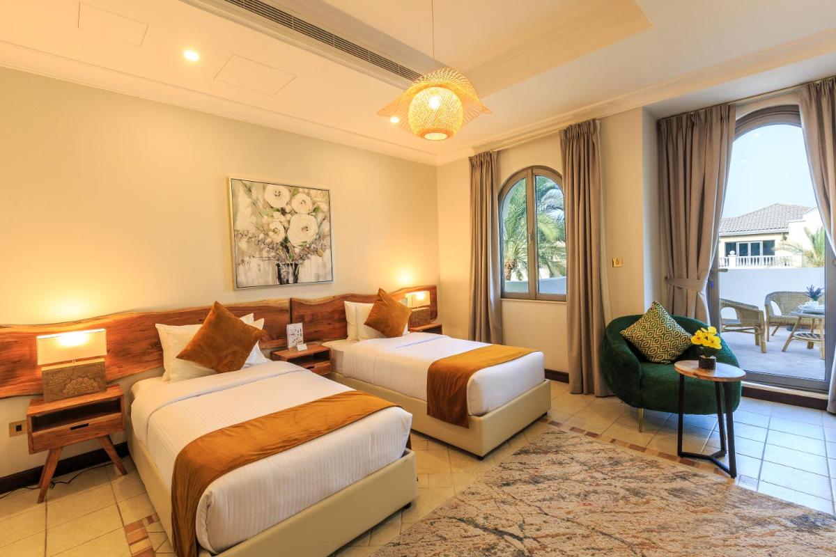 The S Holiday Homes - Stunning 5 Bedrooms Villa at the Palm Jumeirah with Private Beach and Pool