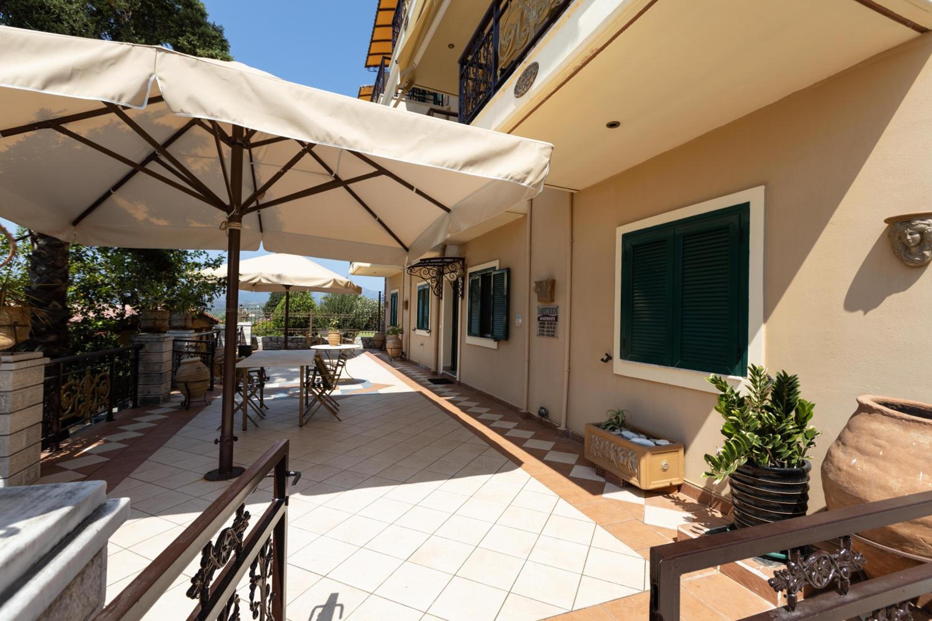 Amfitrion Apartments