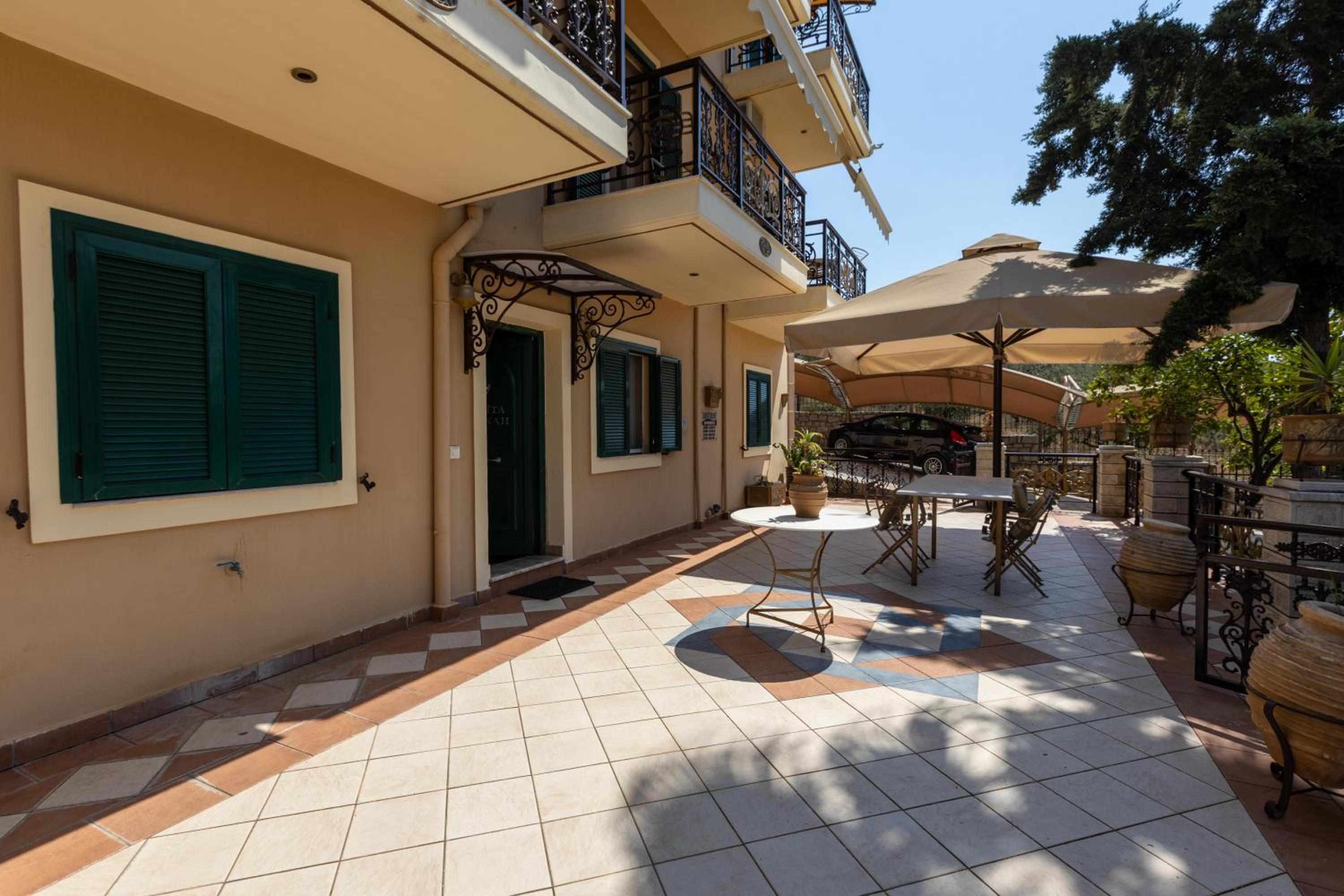Amfitrion Apartments