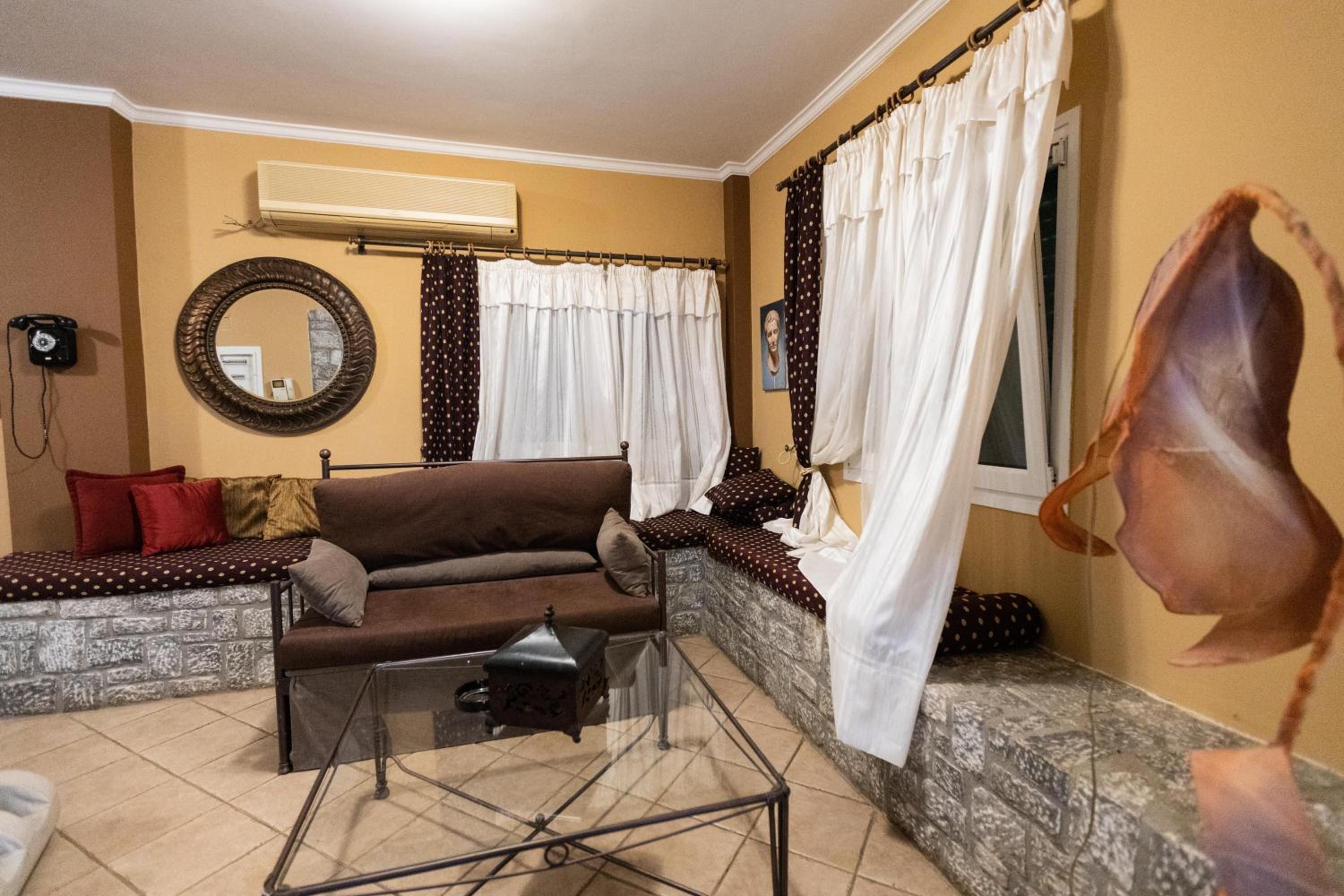 Amfitrion Apartments