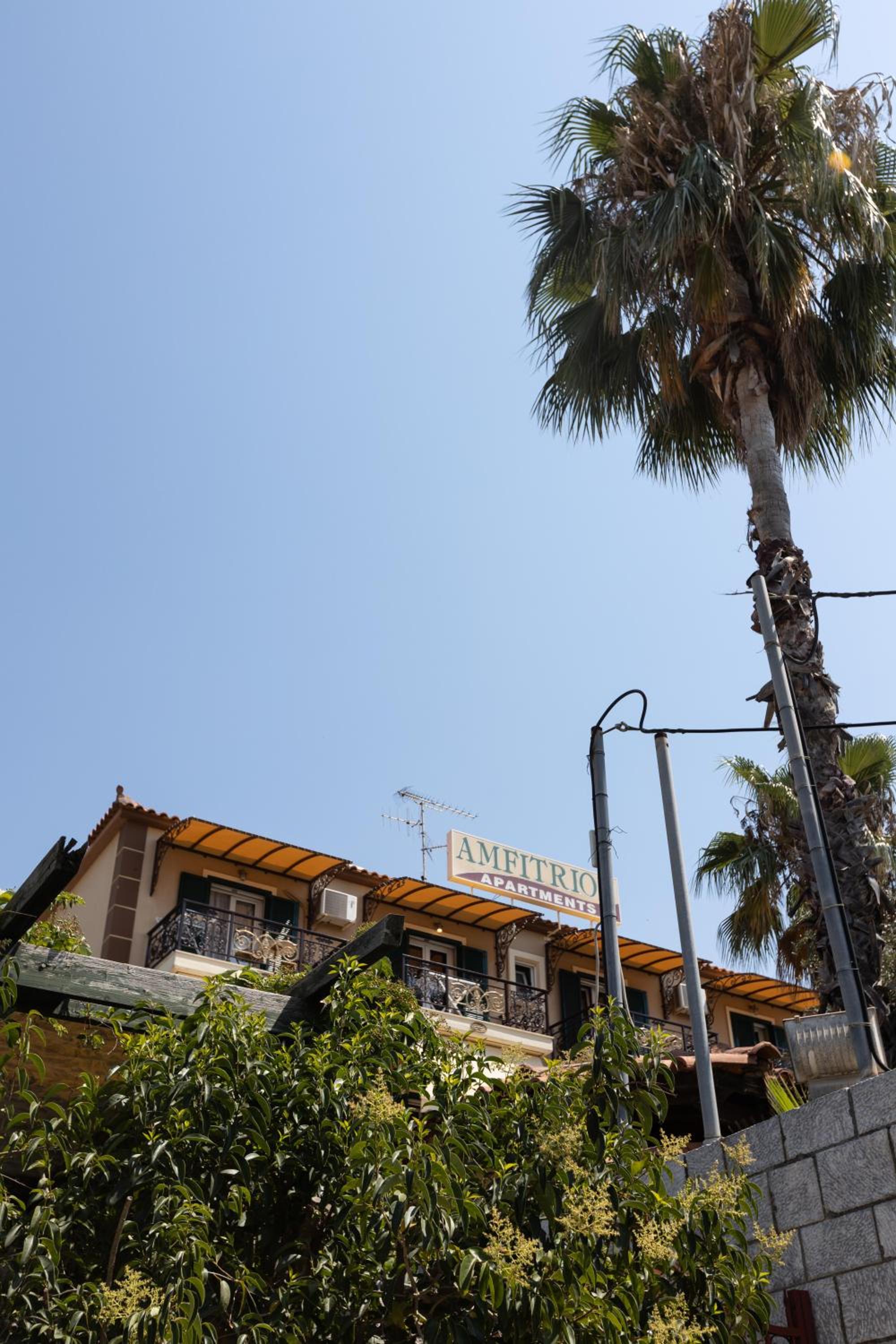 Amfitrion Apartments